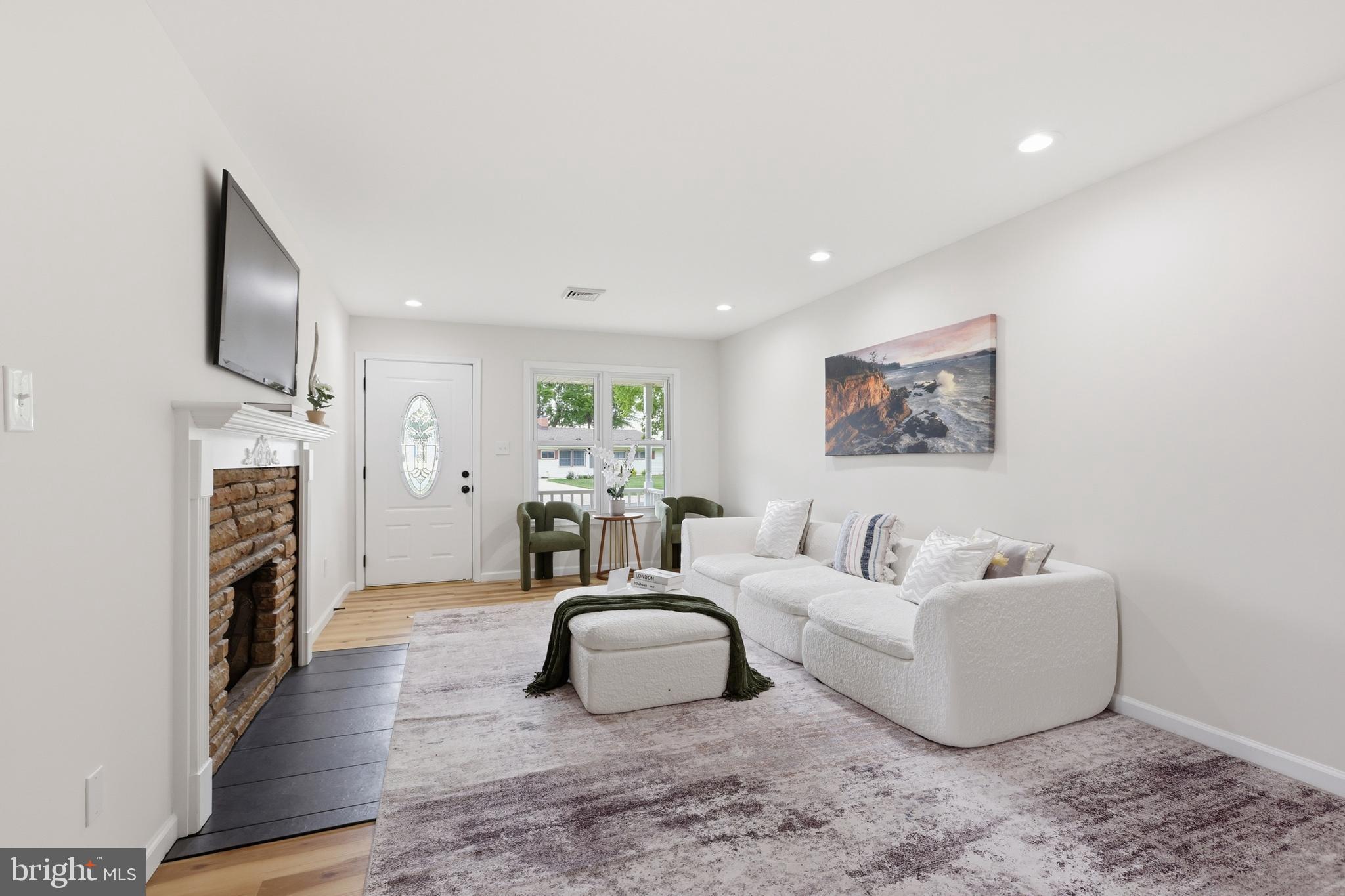 LEVITTOWN - Residential