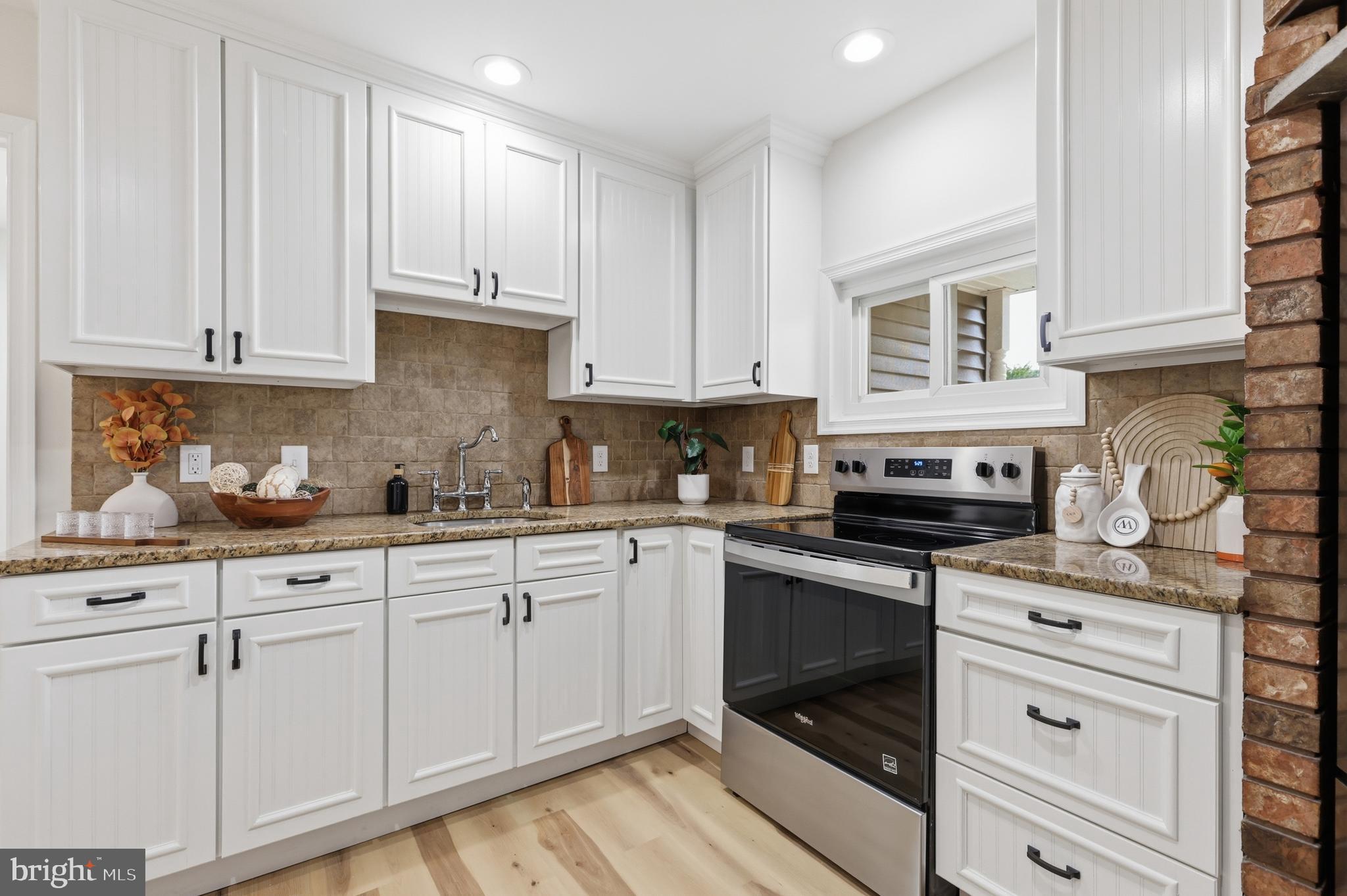 LEVITTOWN - Residential