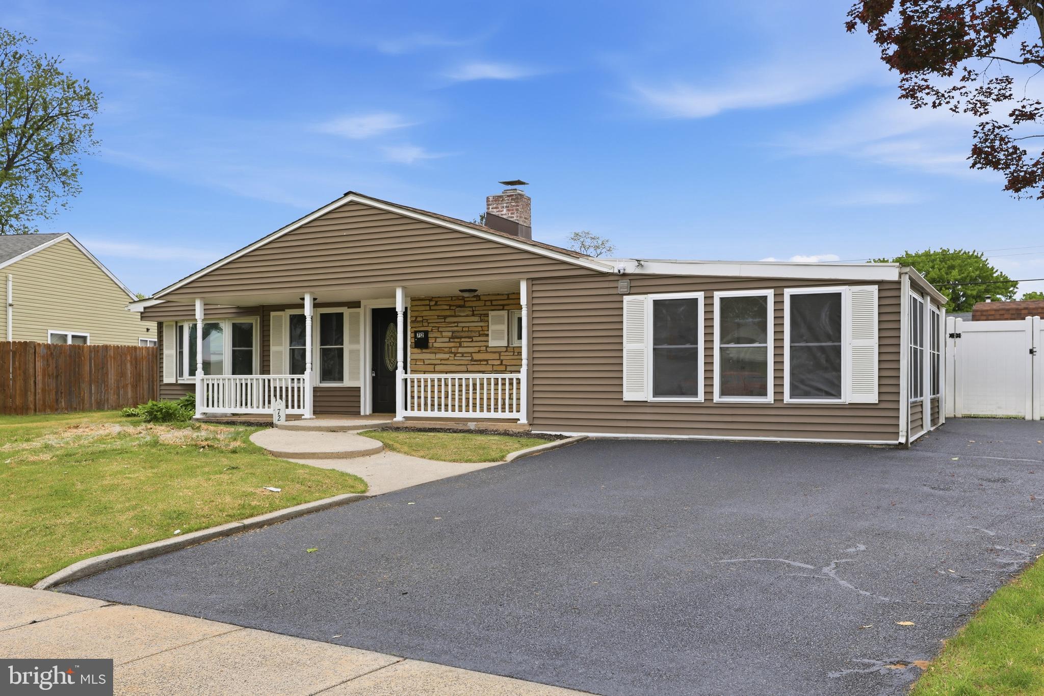 LEVITTOWN - Residential