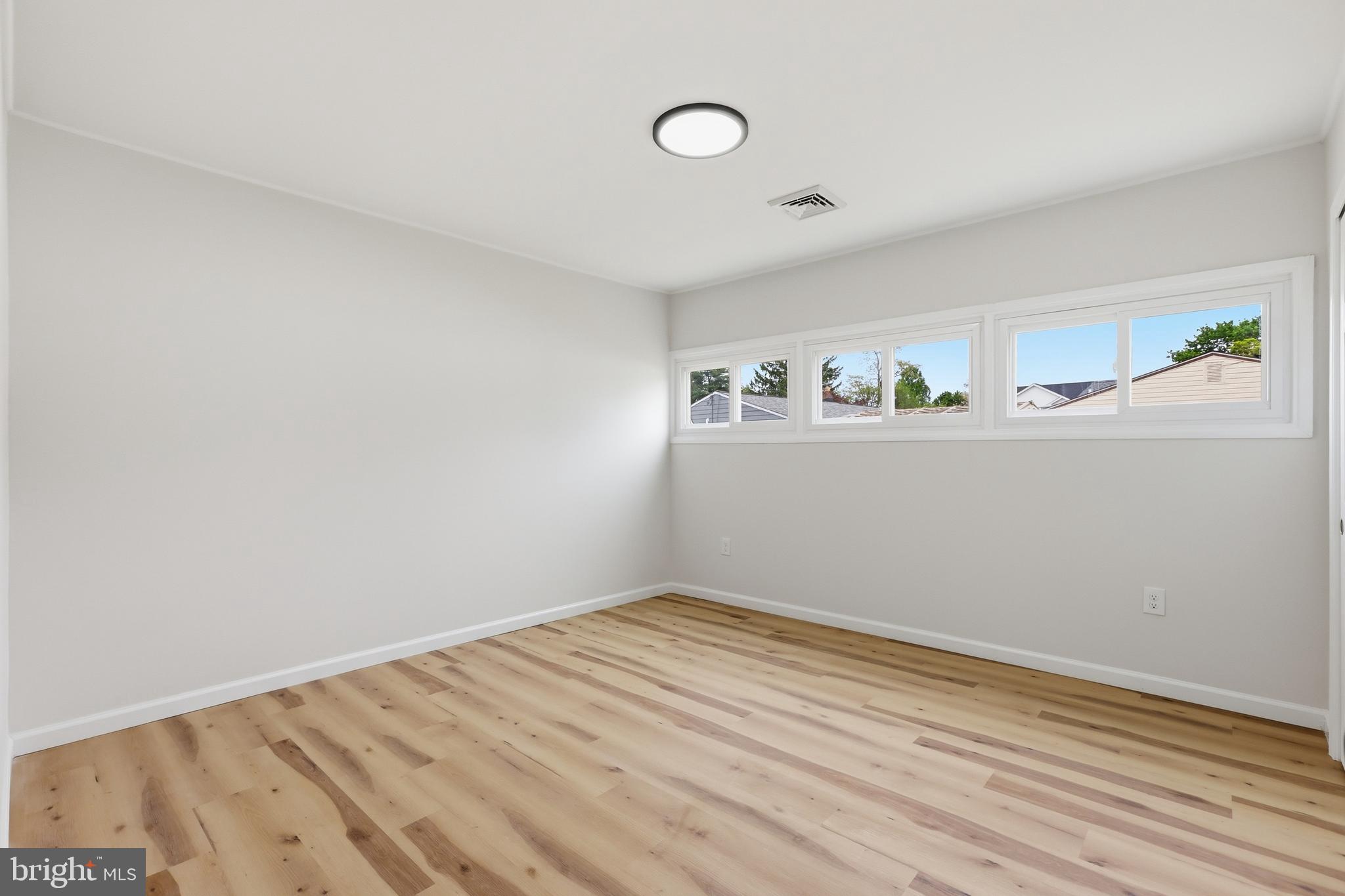 LEVITTOWN - Residential