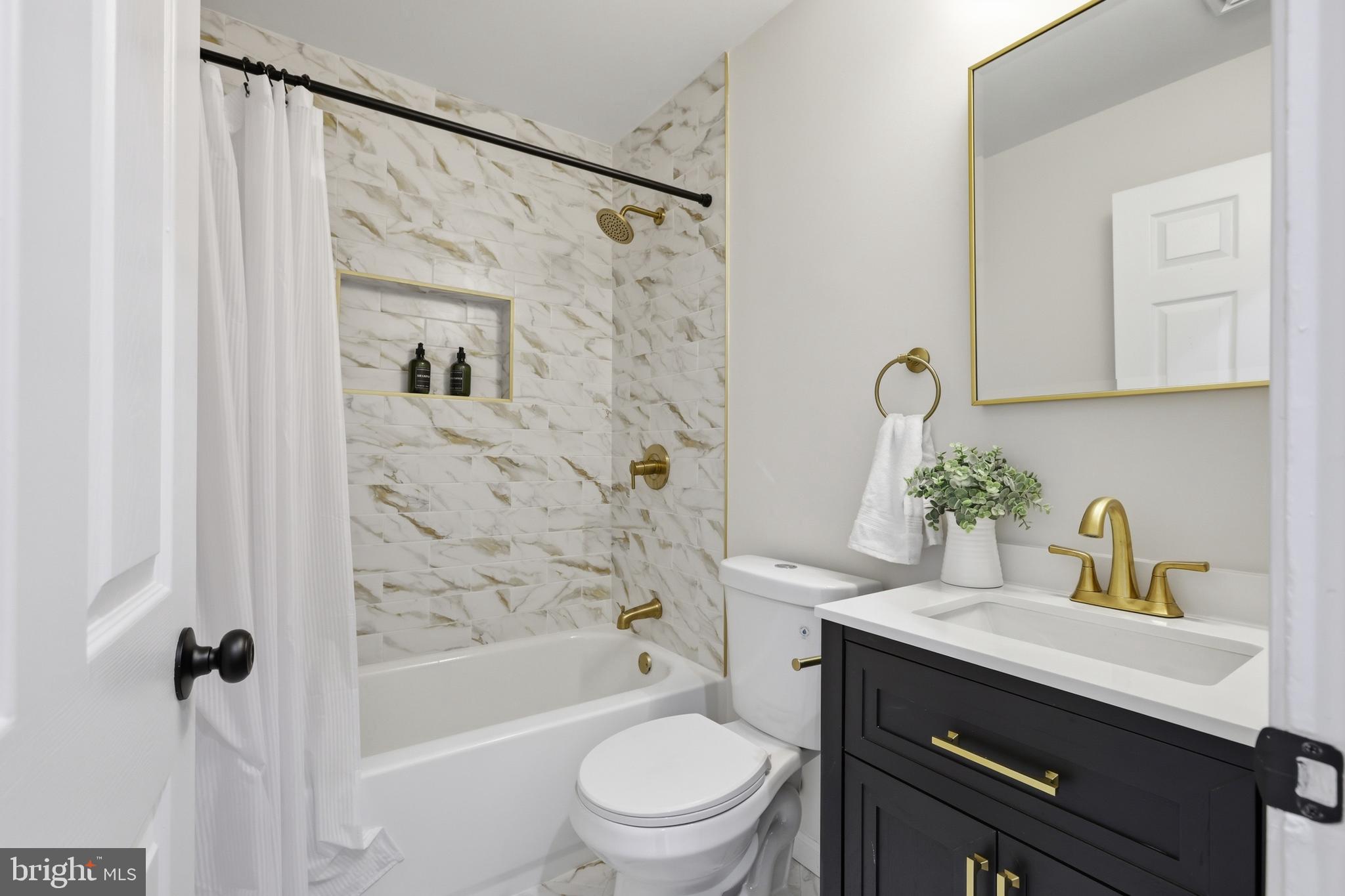 LEVITTOWN - Residential