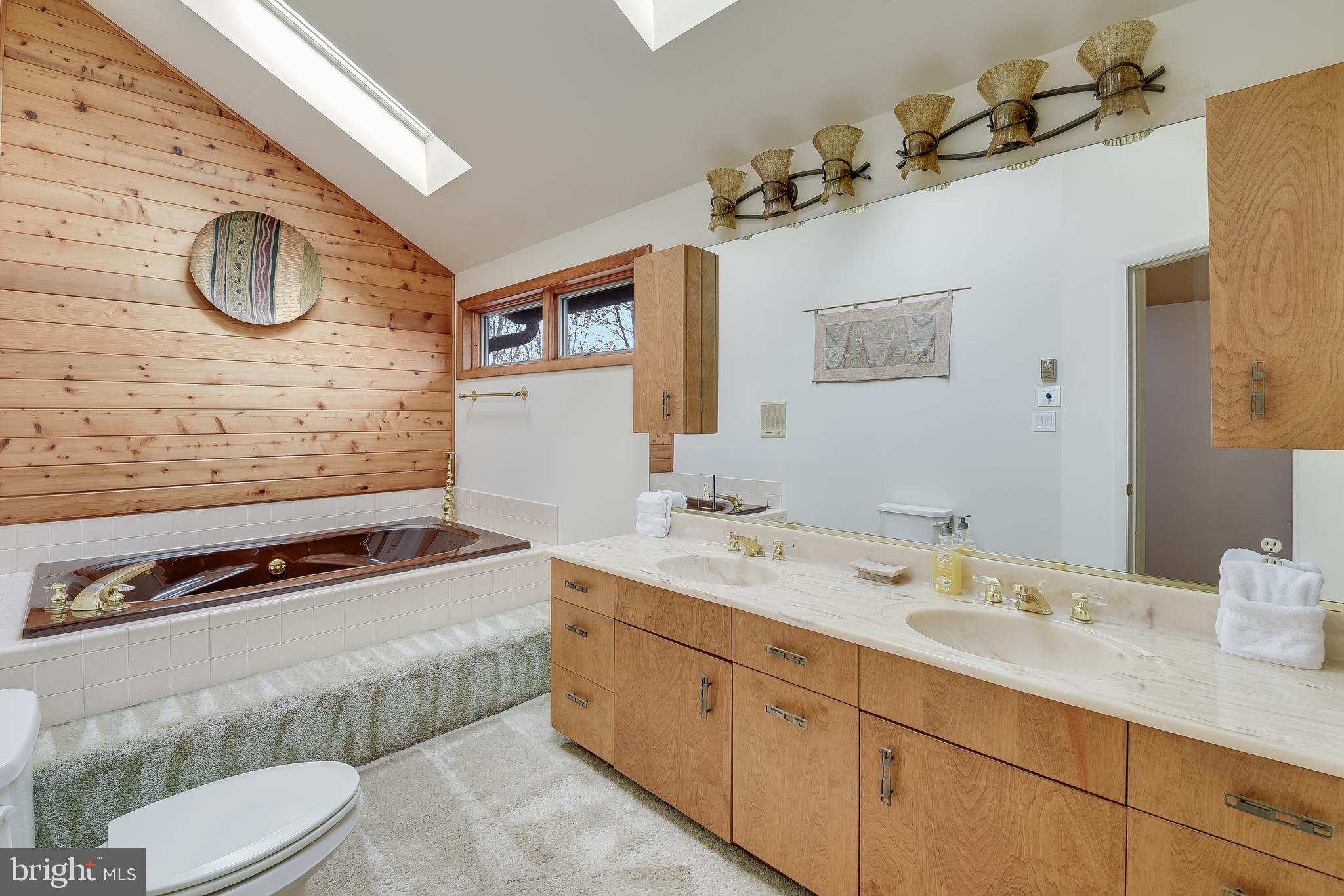 LONG POINT ON THE SEVERN - Residential