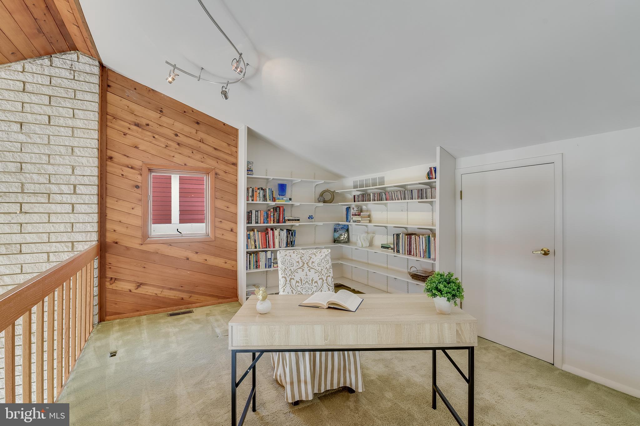 LONG POINT ON THE SEVERN - Residential