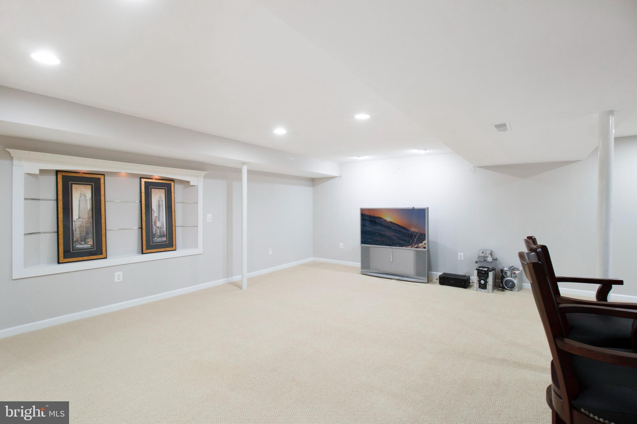 LOGANS RUN - Residential