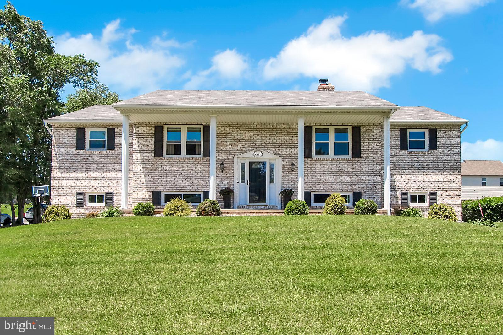 OUTDOOR COUNTRY CLUB - Residential