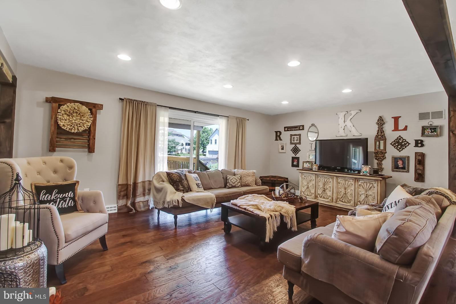 OUTDOOR COUNTRY CLUB - Residential