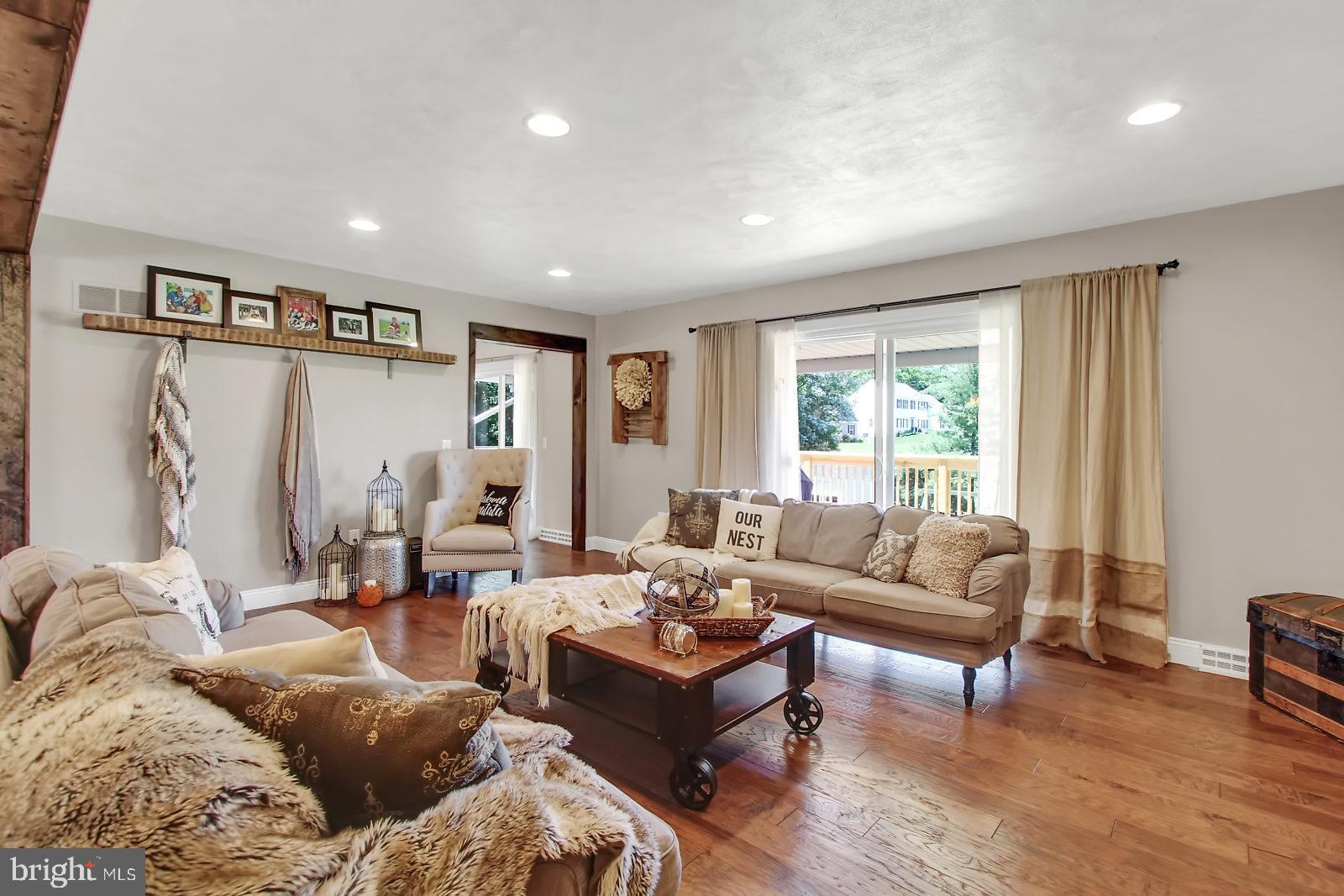 OUTDOOR COUNTRY CLUB - Residential