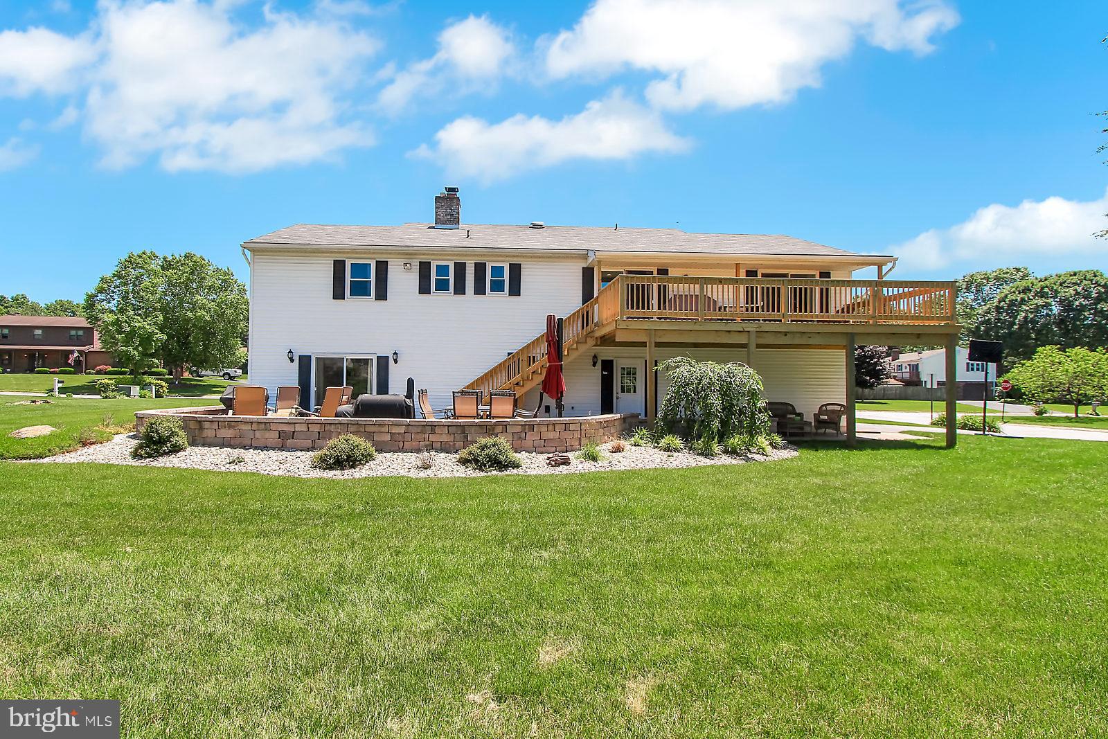 OUTDOOR COUNTRY CLUB - Residential