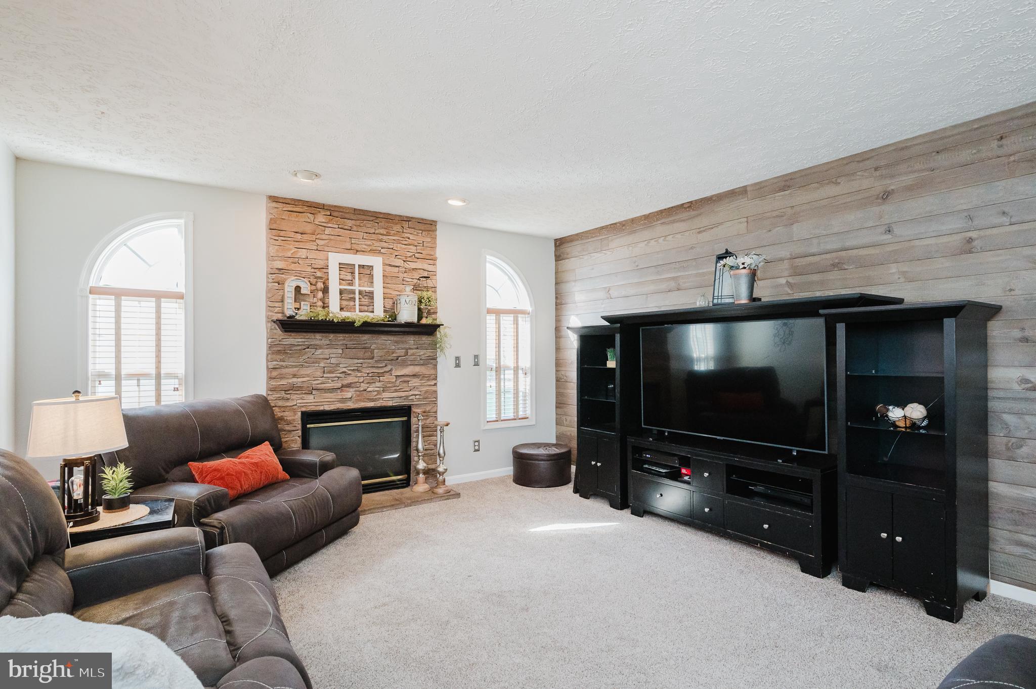 SADDLE RIDGE - Residential