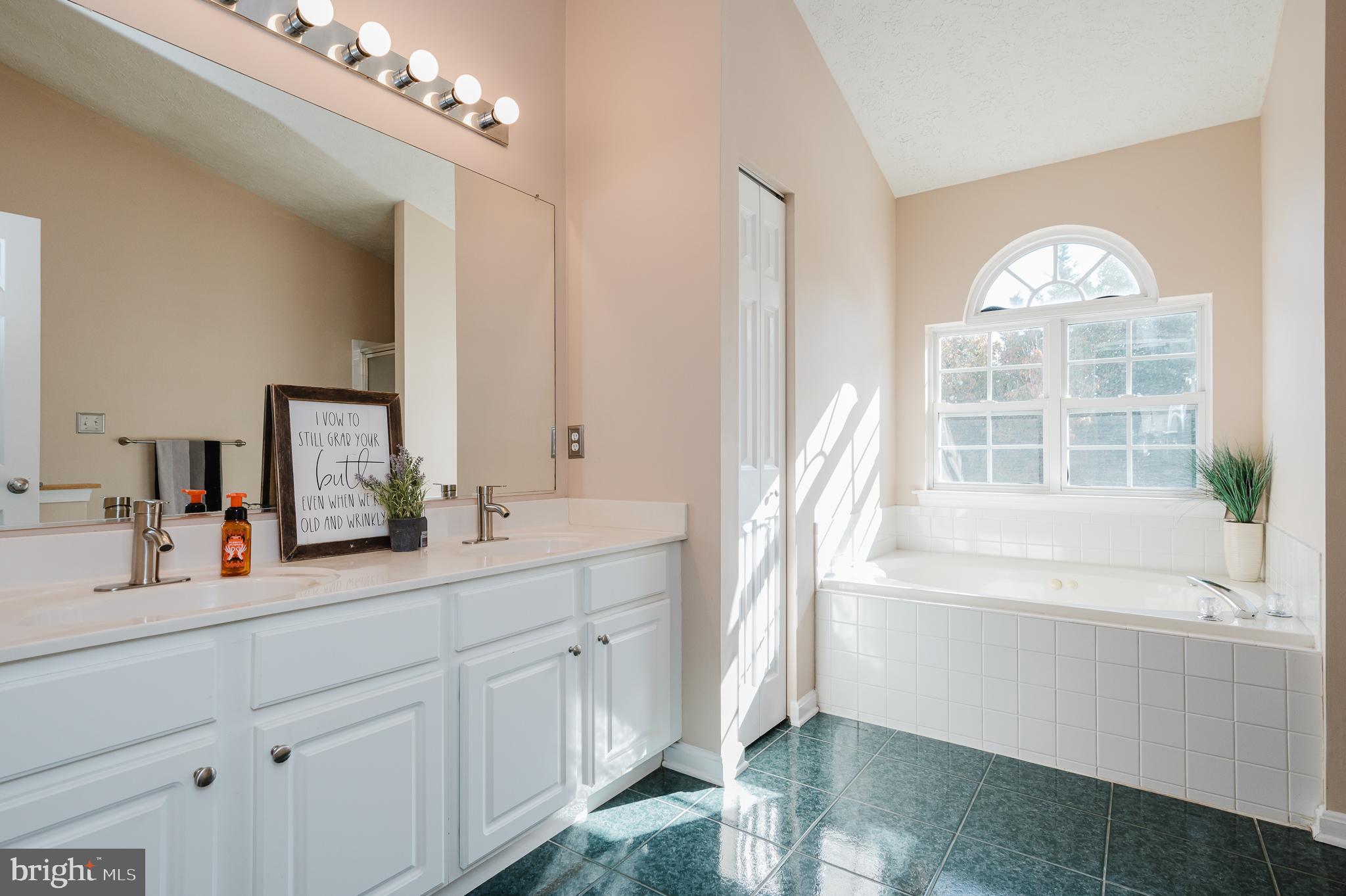 SADDLE RIDGE - Residential