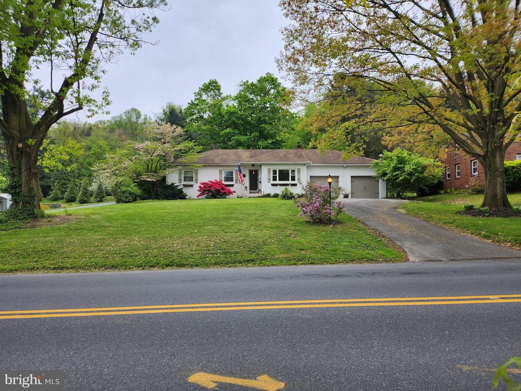 Photo of 142 MEADOW LN, LANCASTER, PA 17601 (MLS # PALA2034304)