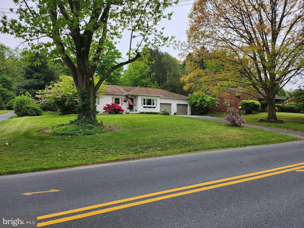 Photo of 142 MEADOW LN, LANCASTER, PA 17601 (MLS # PALA2034304)