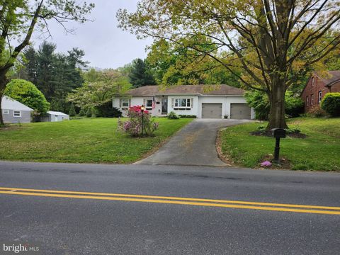 Photo of 142 MEADOW LN, LANCASTER, PA 17601 (MLS # PALA2034304)