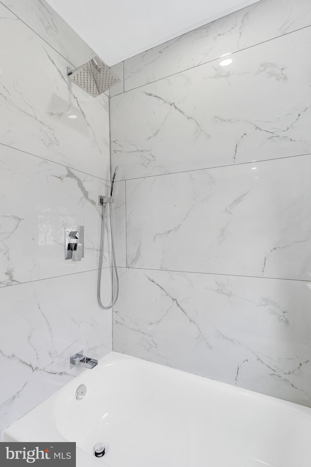 CHRISTOPHER - Residential