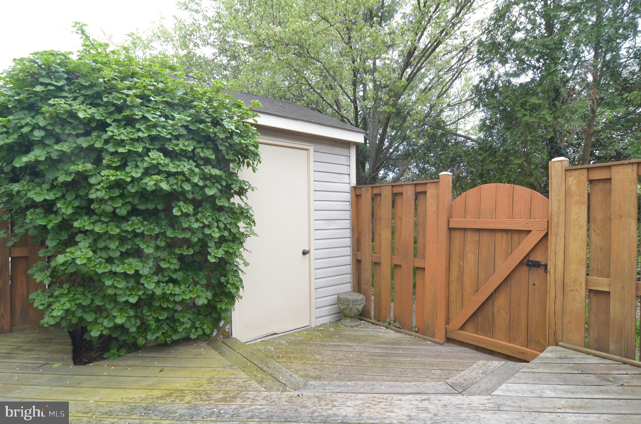 PINECREST - Residential