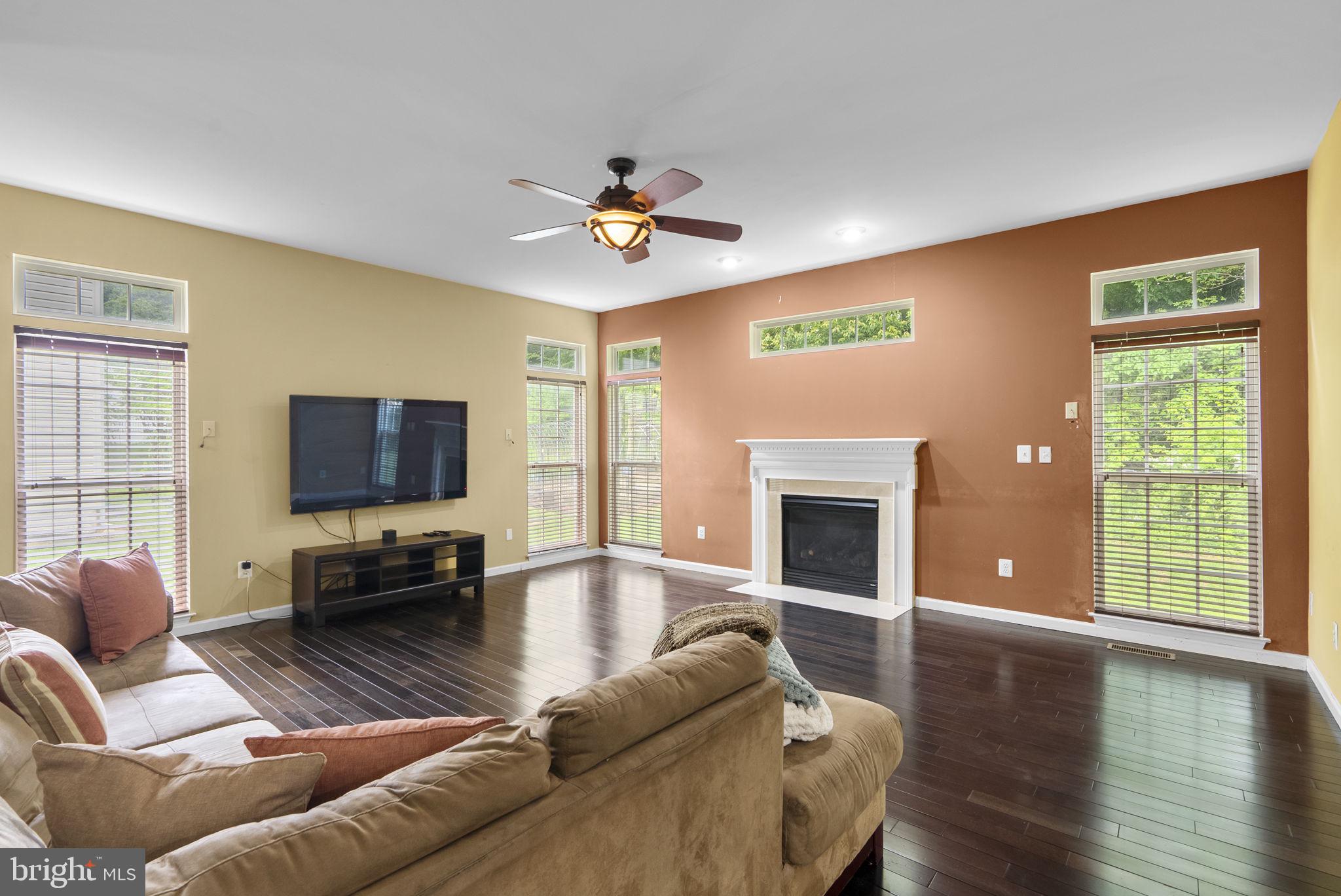 JASMYN WOODS - Residential