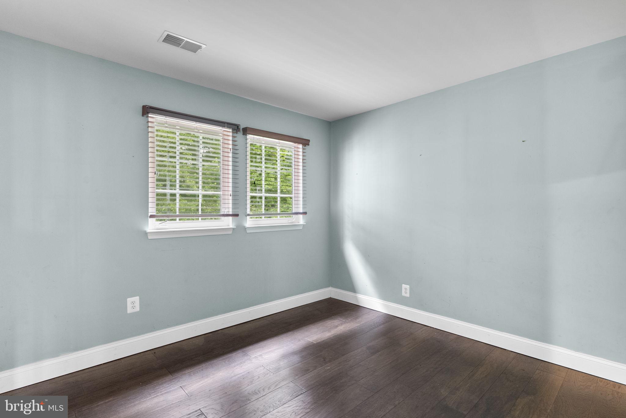 JASMYN WOODS - Residential