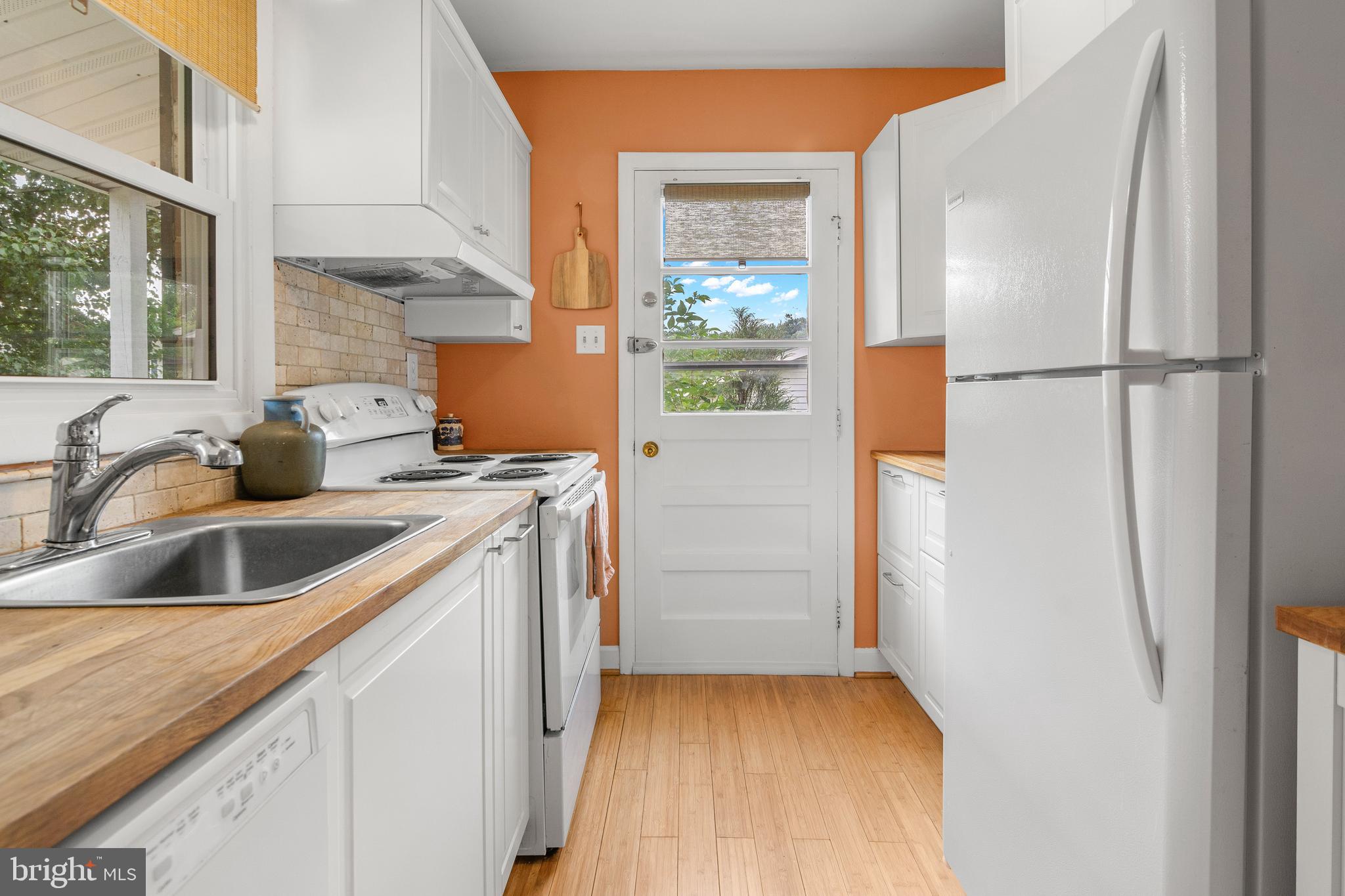 MAPLE RIDGE - Residential Lease