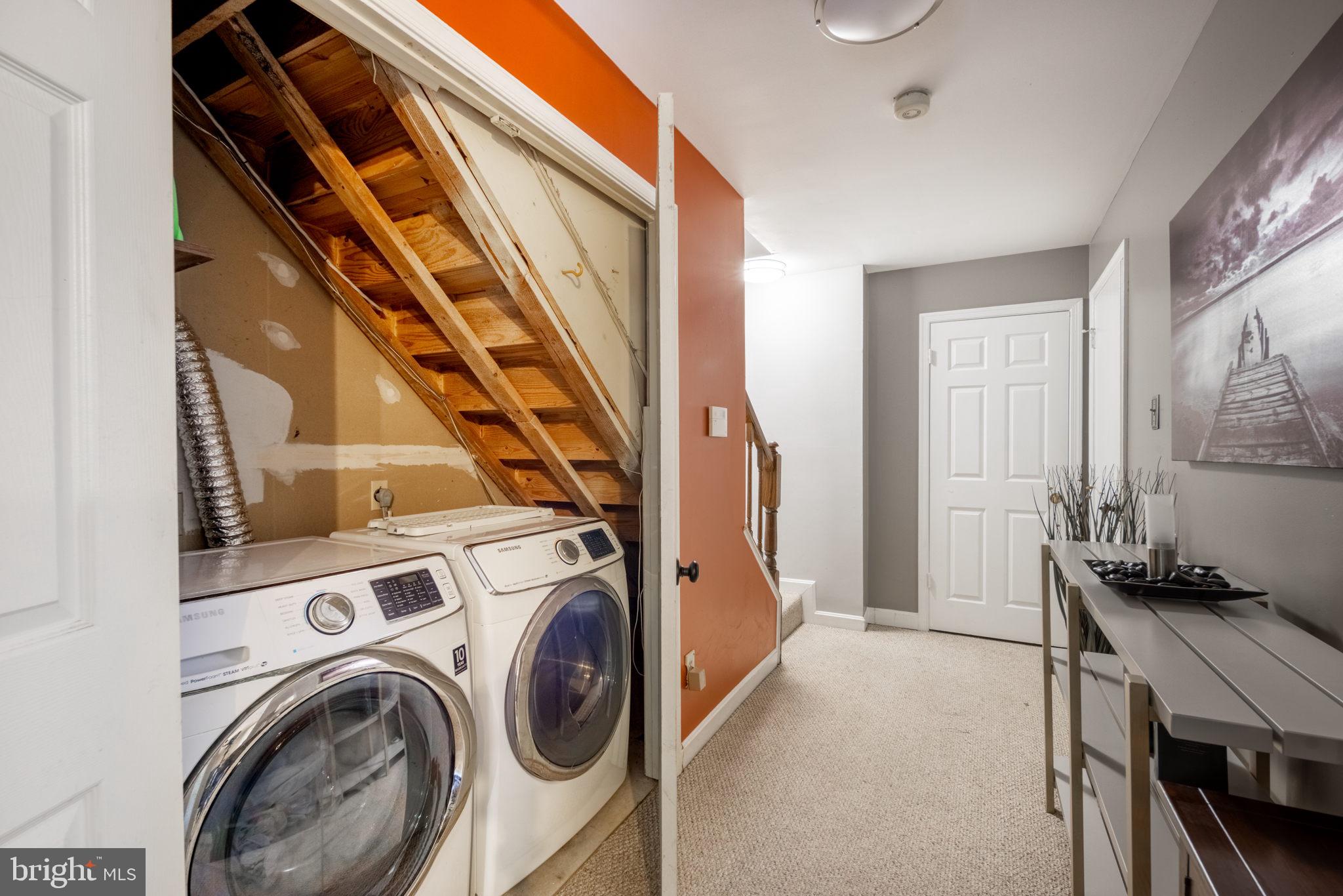 LAUREL LAKES - Residential