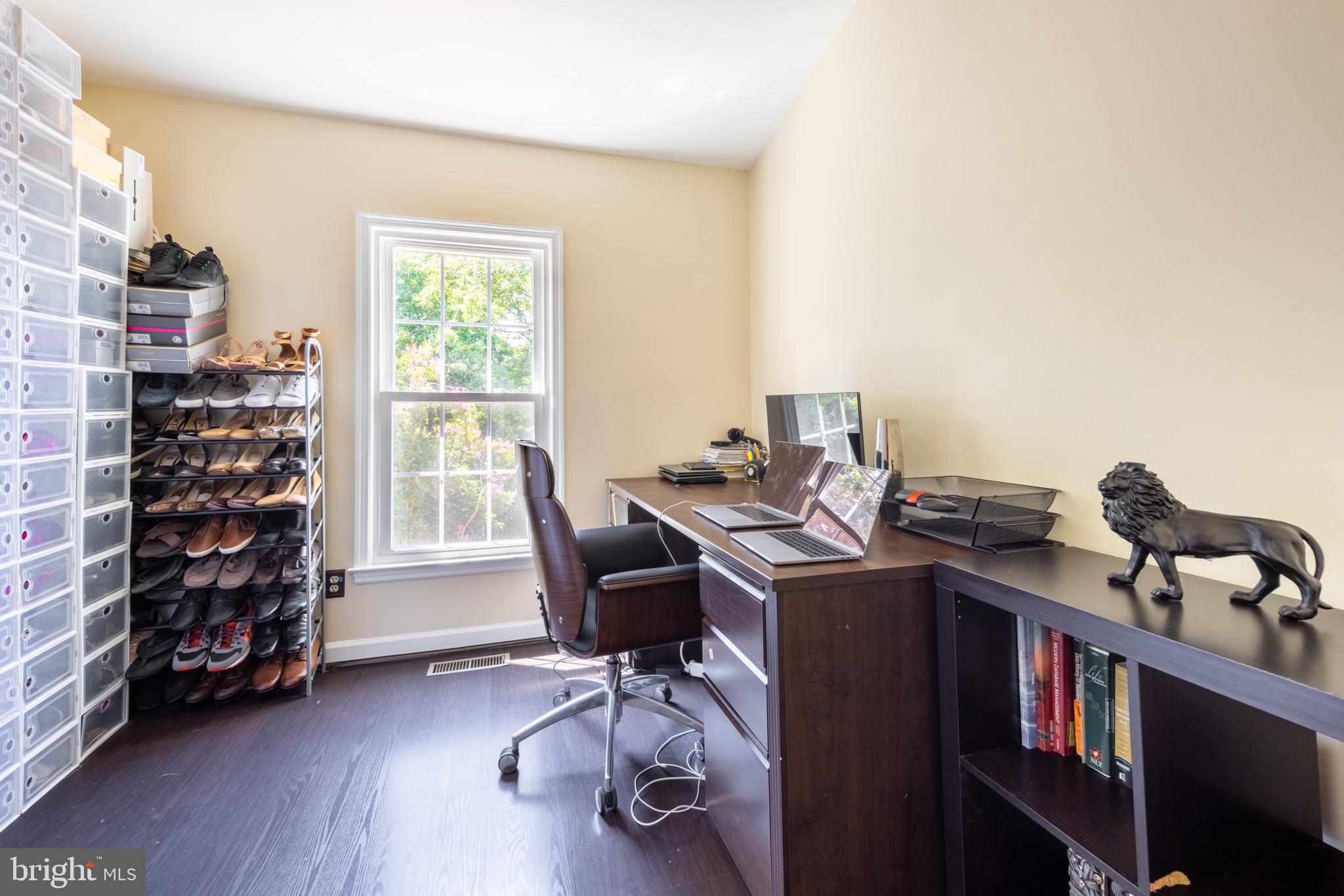 LAUREL LAKES - Residential