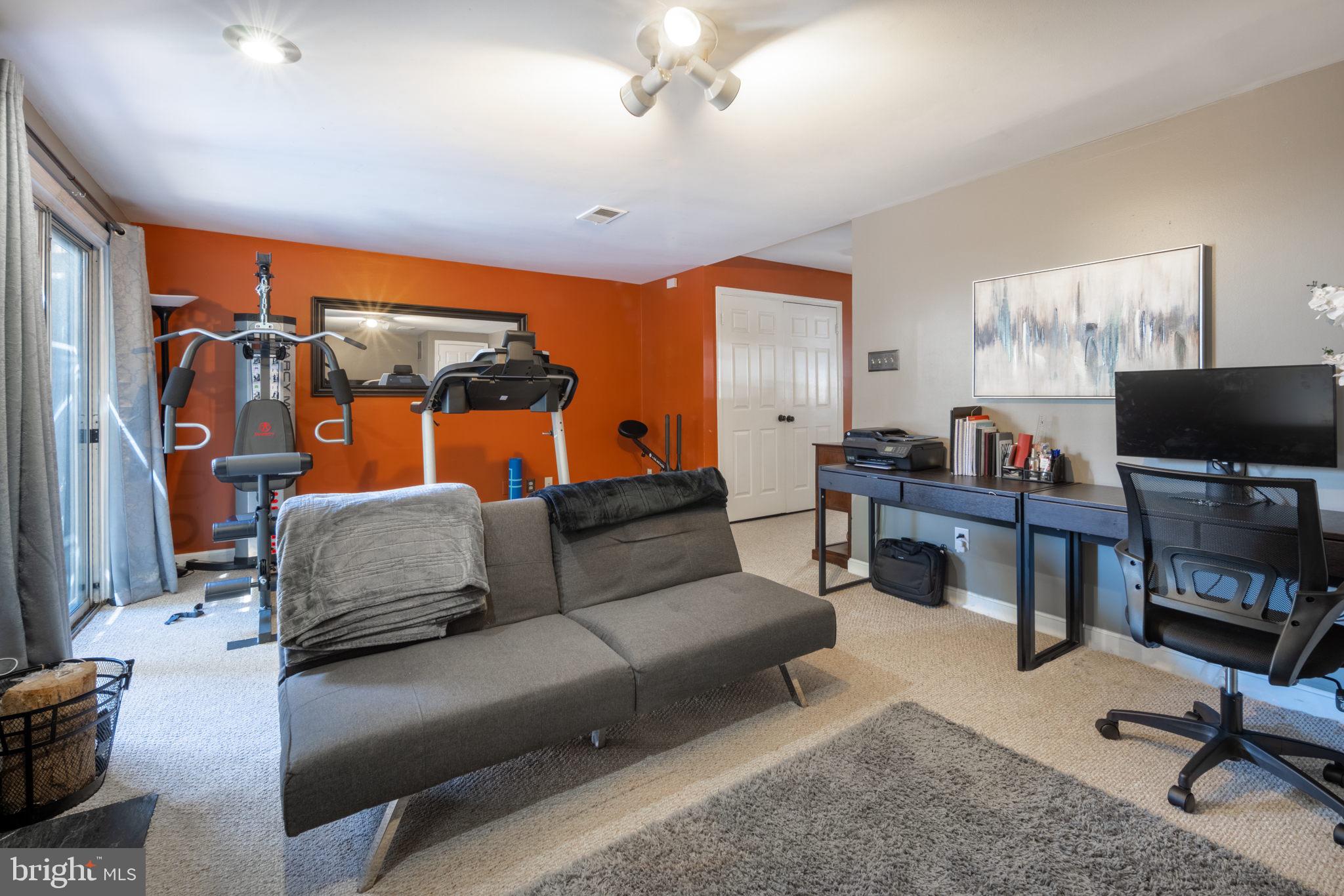 LAUREL LAKES - Residential