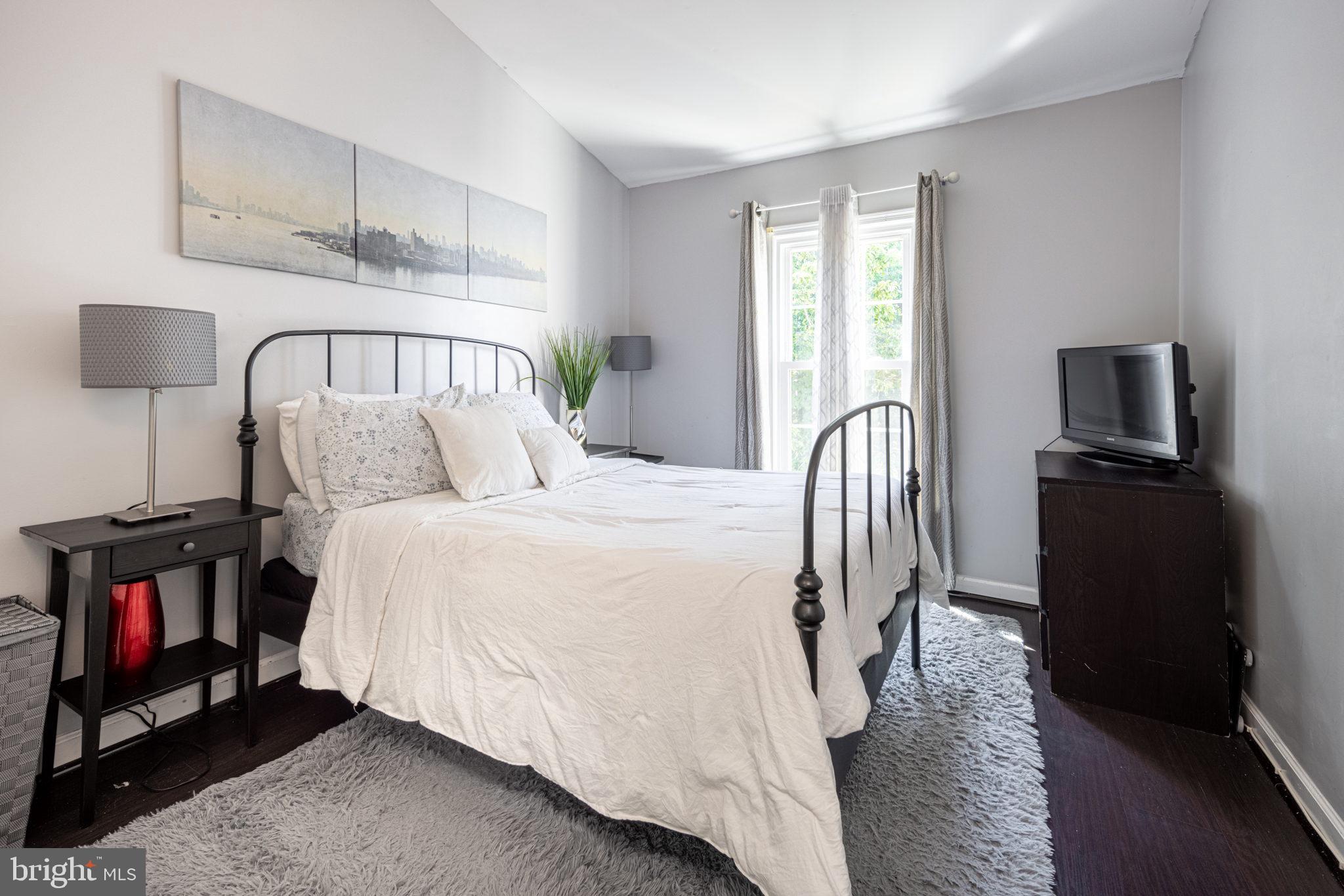 LAUREL LAKES - Residential