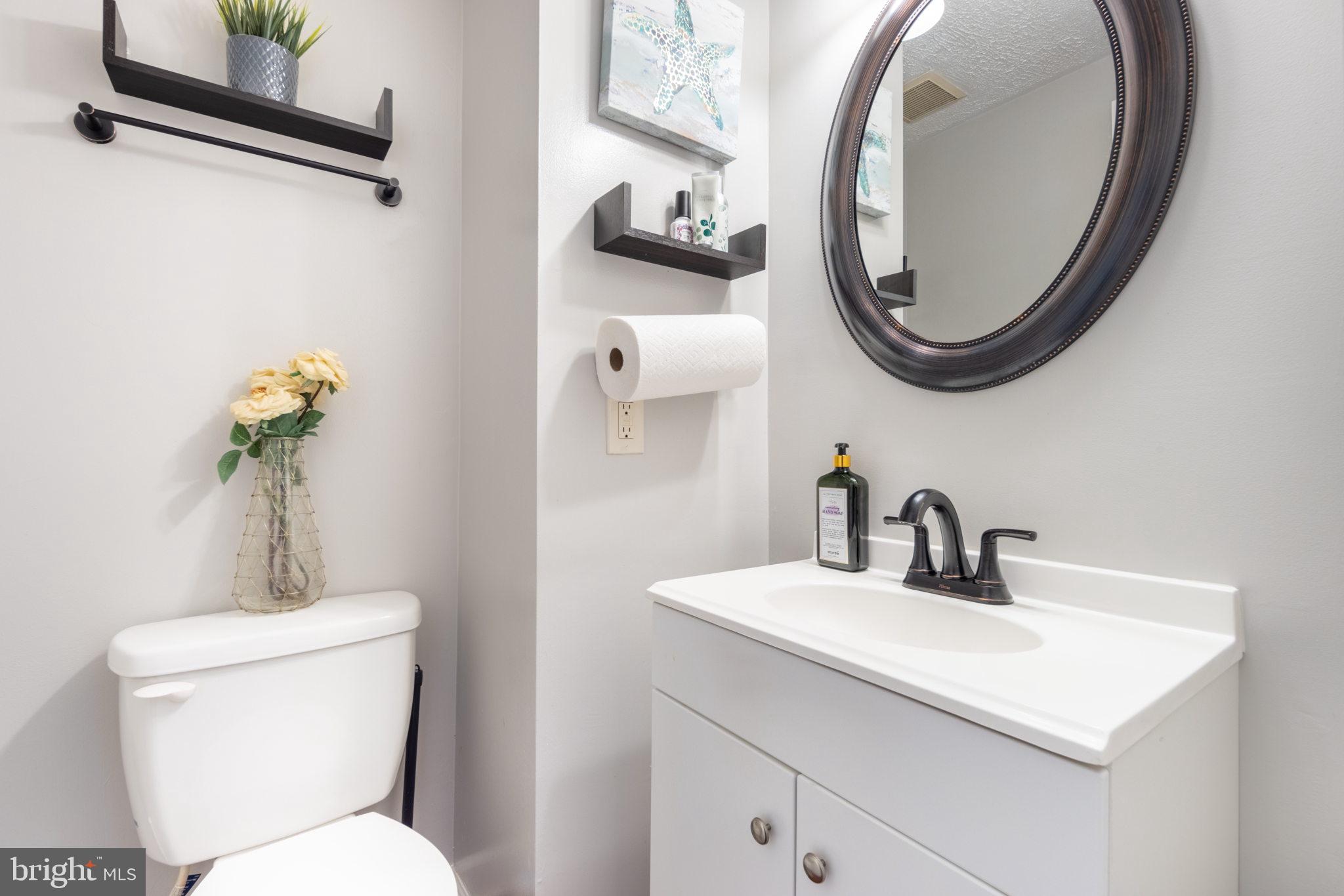 LAUREL LAKES - Residential