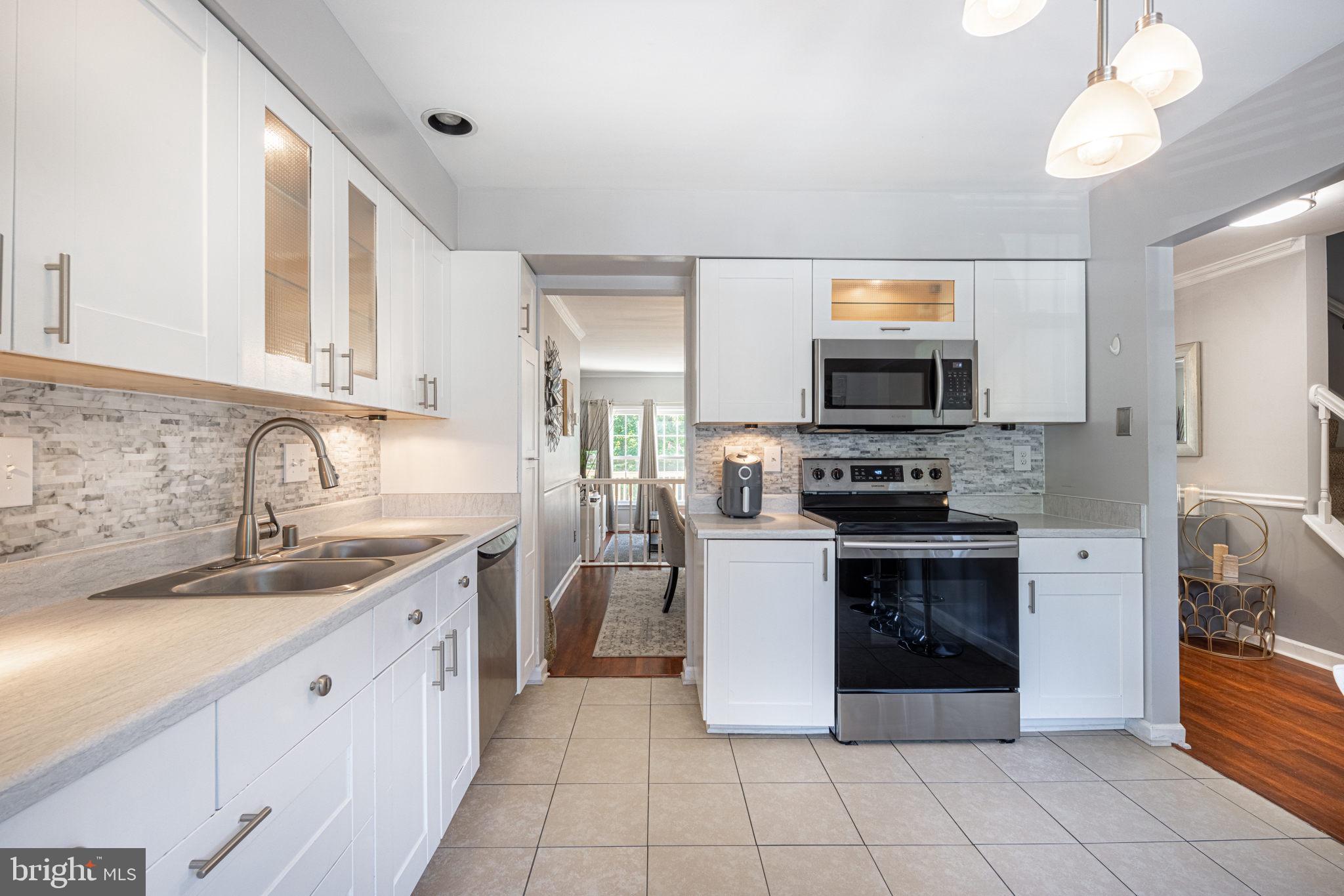 LAUREL LAKES - Residential