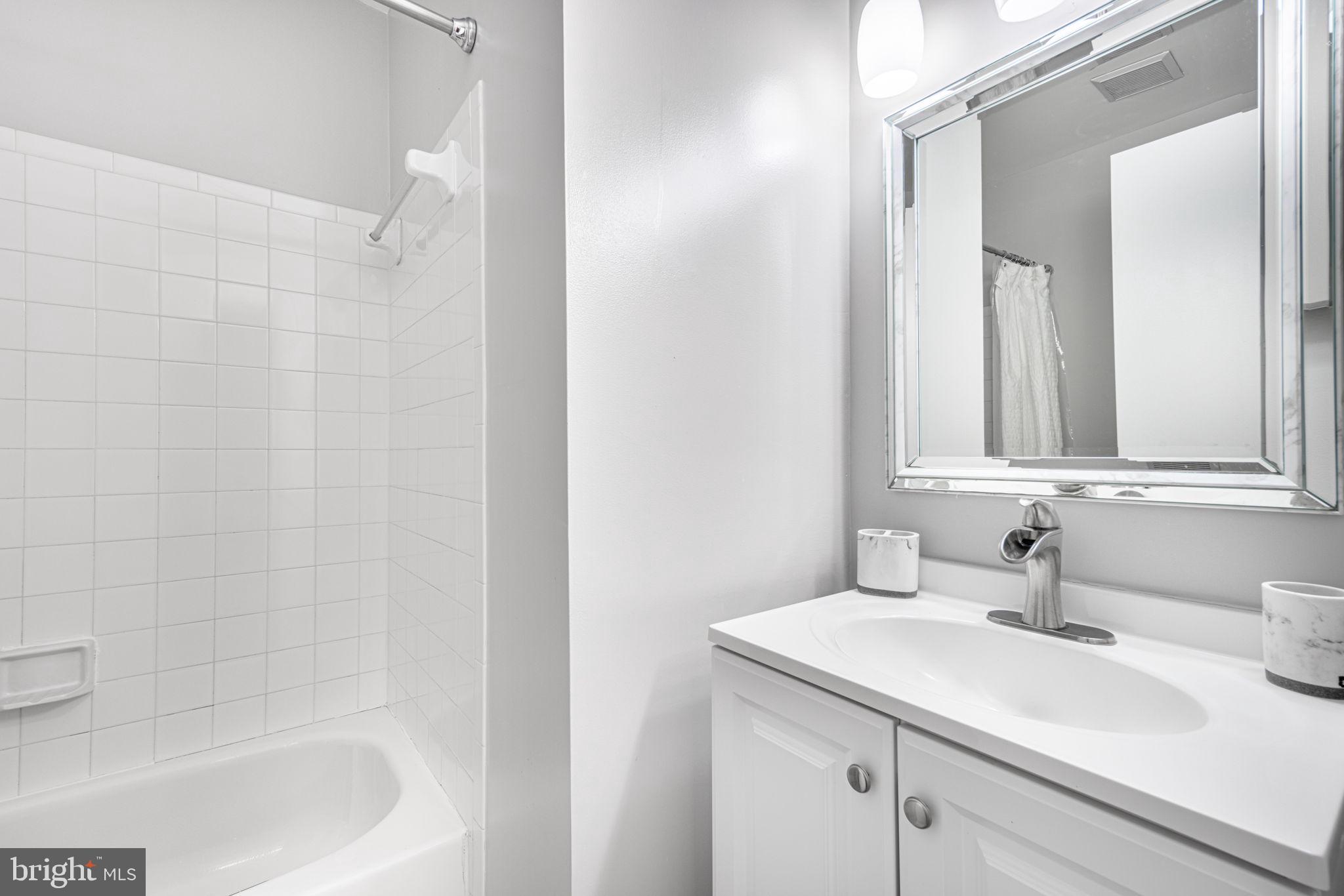 LAUREL LAKES - Residential