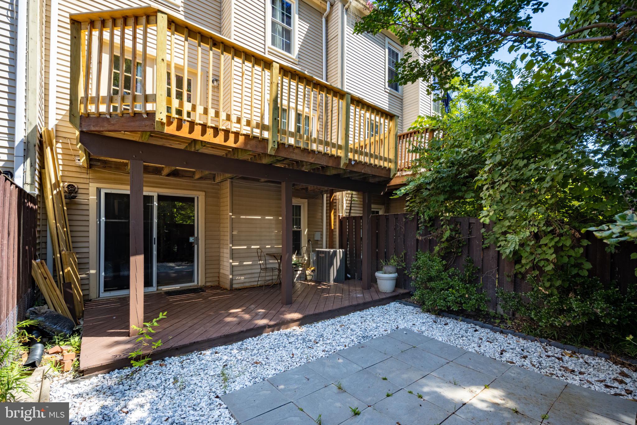 LAUREL LAKES - Residential