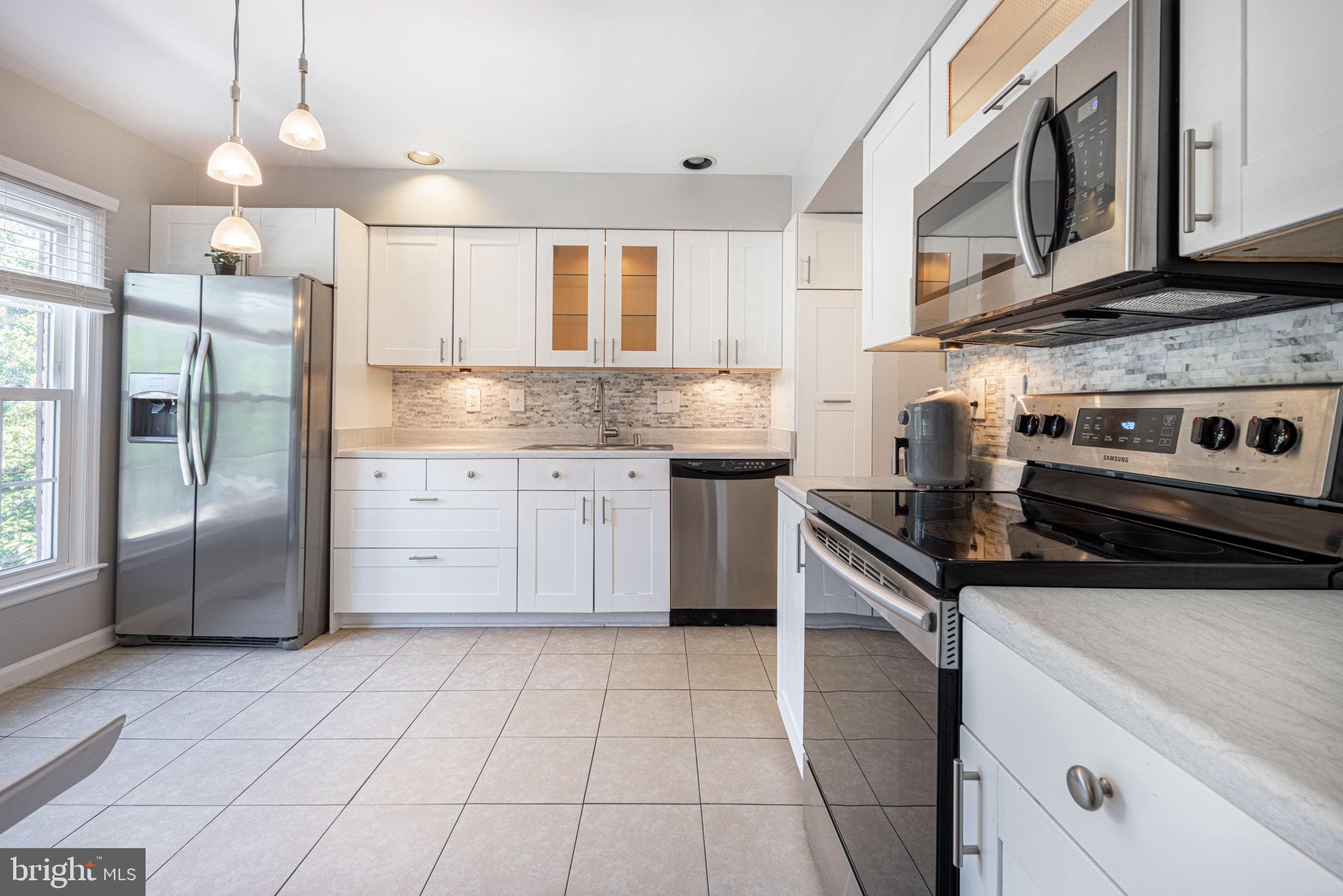 LAUREL LAKES - Residential