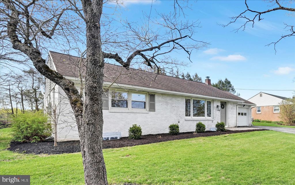 Photo of 332 Owl Hill Road, LITITZ, PA 17543 (MLS # PALA2085968)