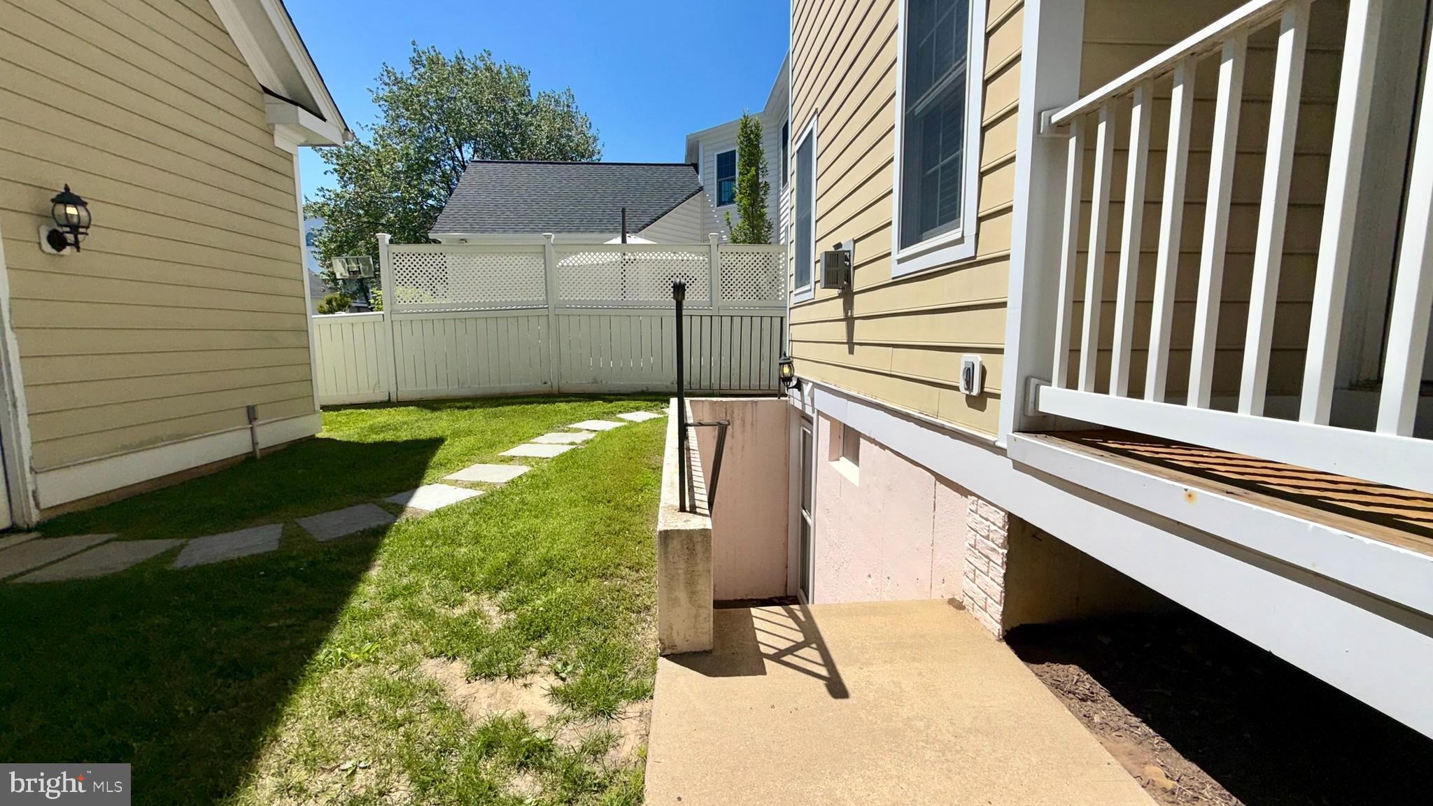 817 LINSLADE STREET LL