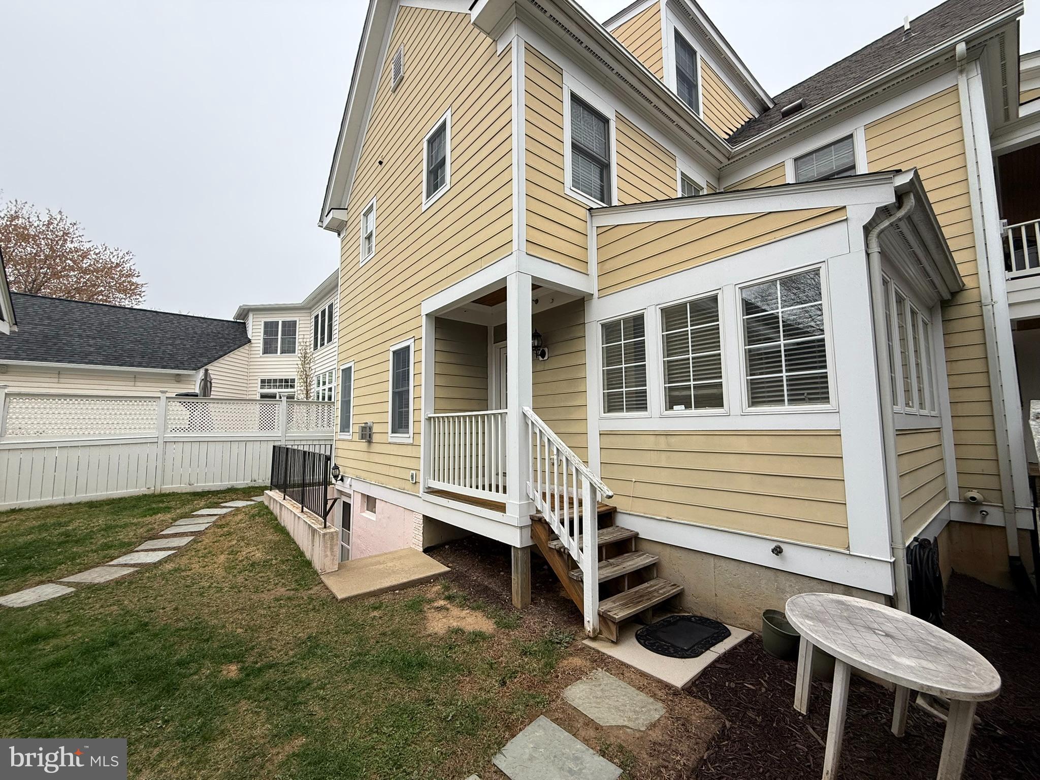 817 LINSLADE STREET LL