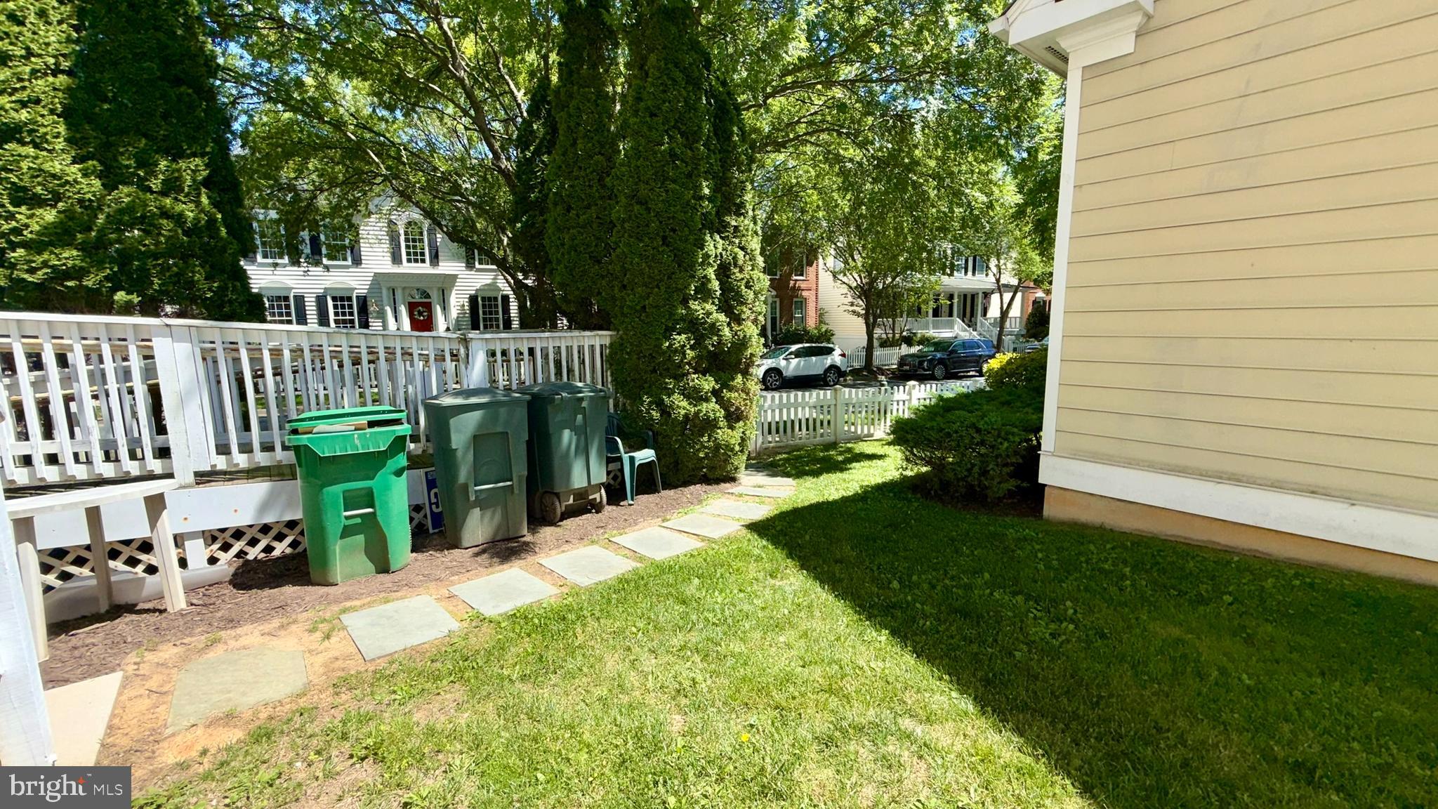 817 LINSLADE STREET LL