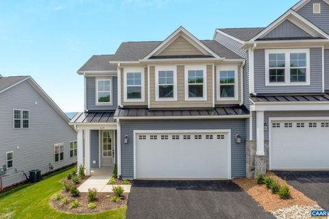 Townhouse For Sale - 353 Springdale Rd<br/> WAYNESBORO, VA 22980