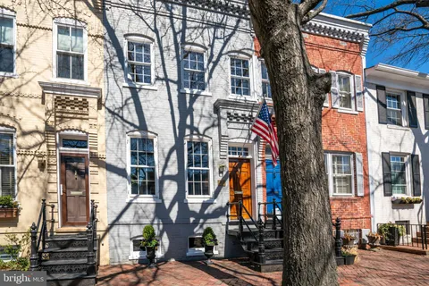 817 Duke Street, Alexandria, VA 22314 - MLS#: VAAX2042712