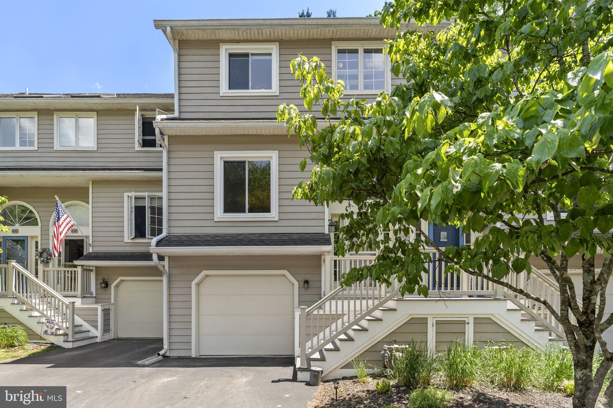 EARLES LAKE - Residential