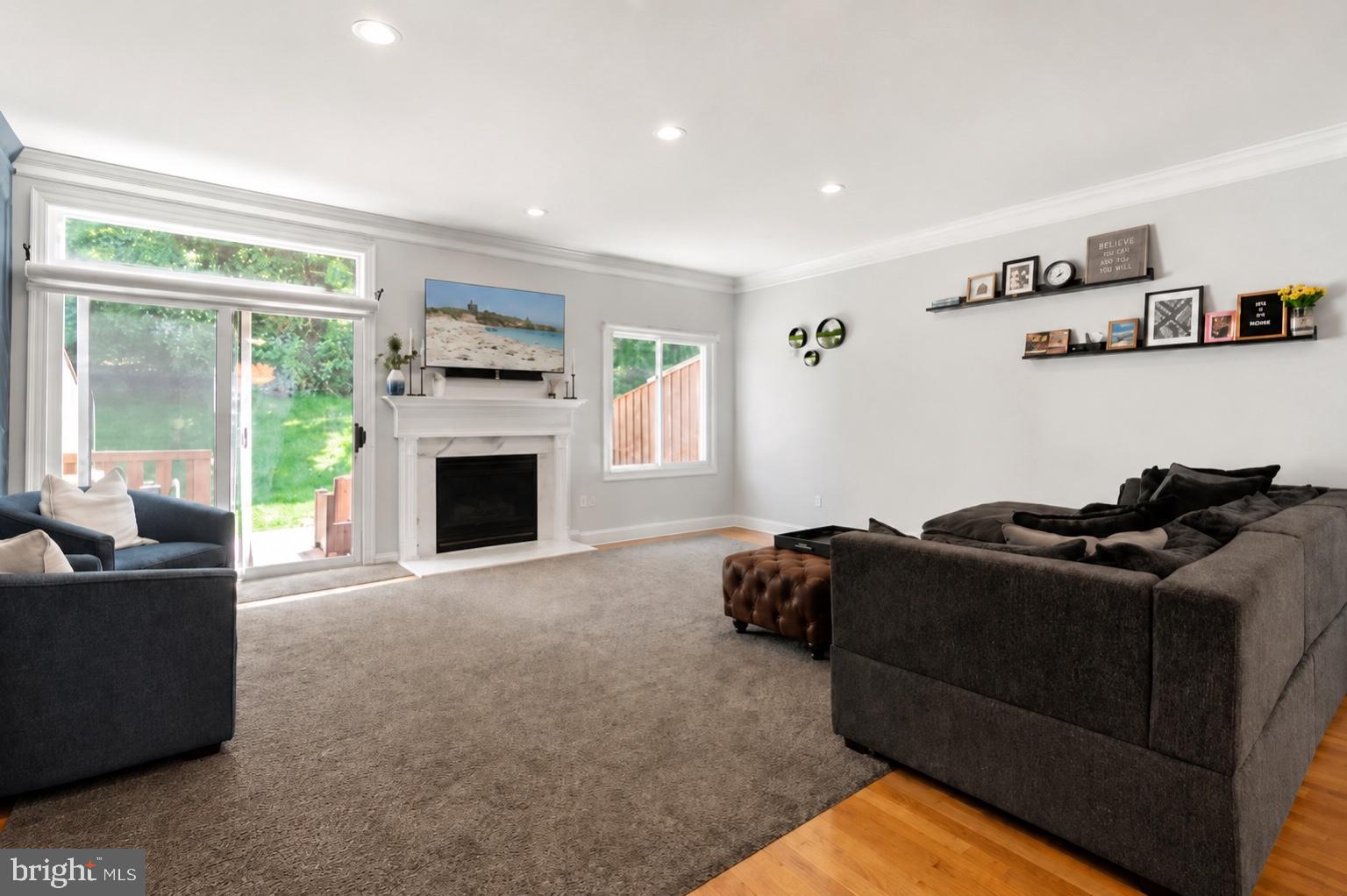 EARLES LAKE - Residential