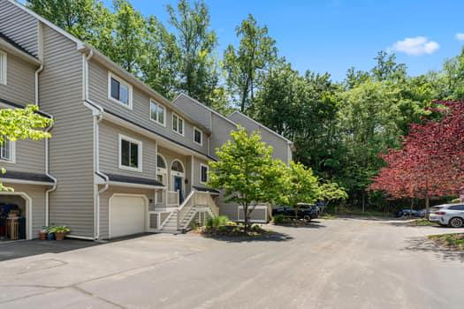 EARLES LAKE - Residential