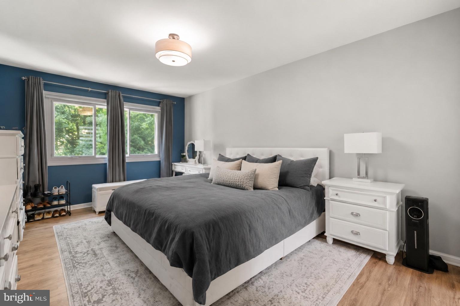 EARLES LAKE - Residential