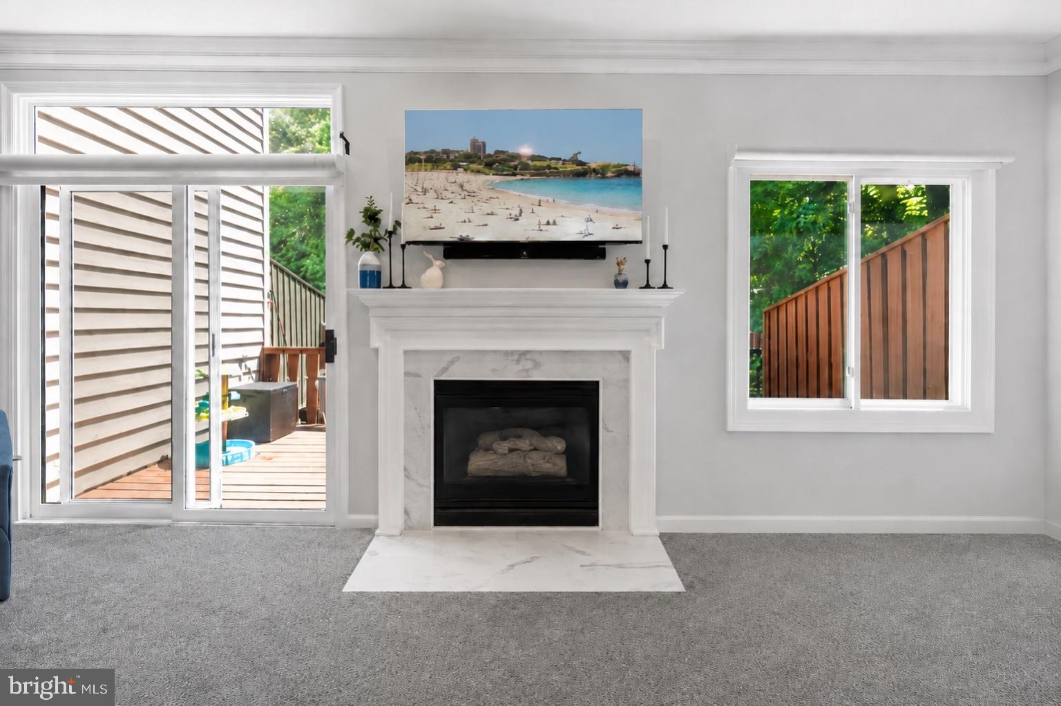 EARLES LAKE - Residential