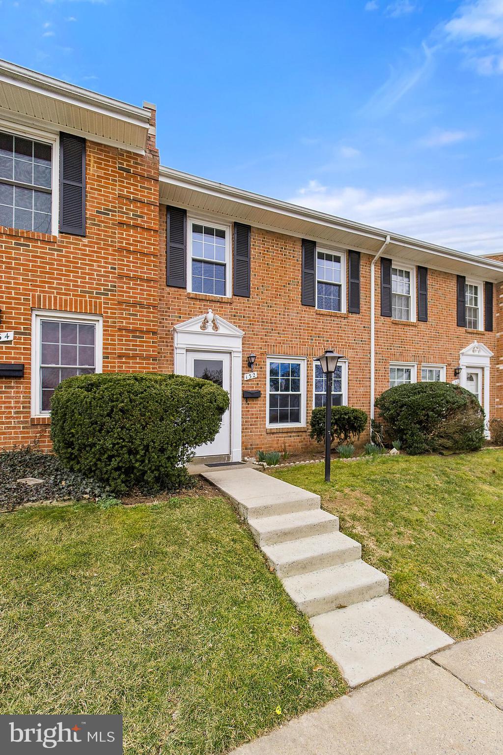 PEMBROOKE - Residential