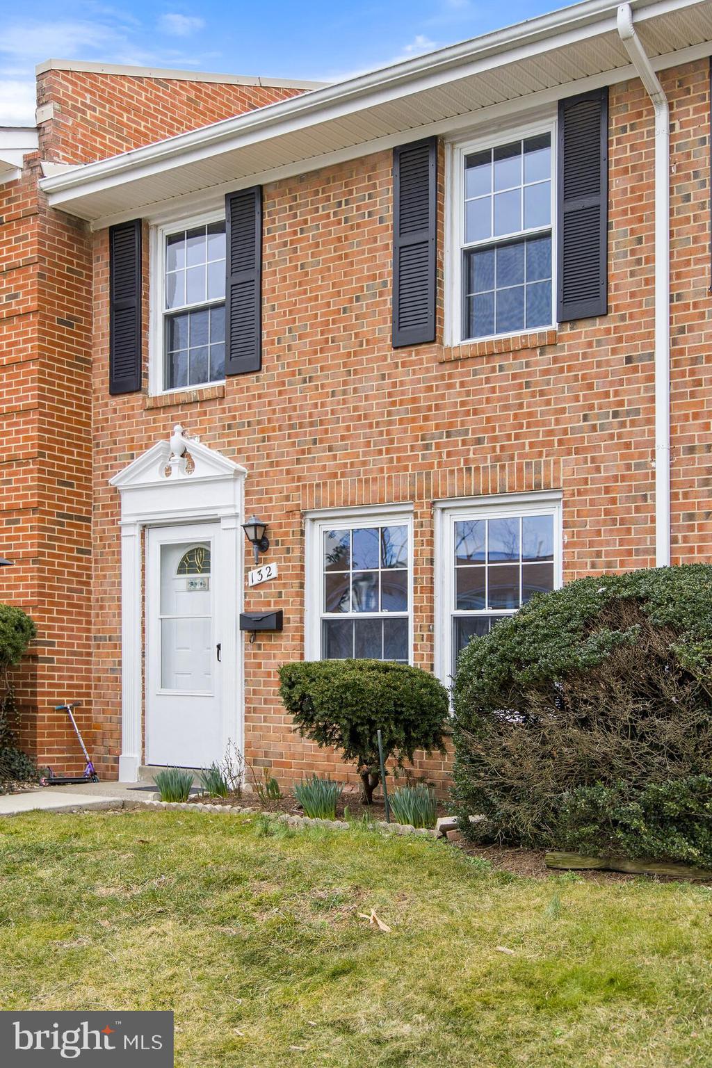 PEMBROOKE - Residential