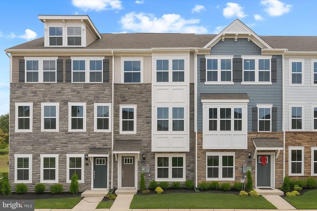 Photo of 10588 Roundstone Ln, WHITE PLAINS, MD 20695 (MLS # MDCH2048126)