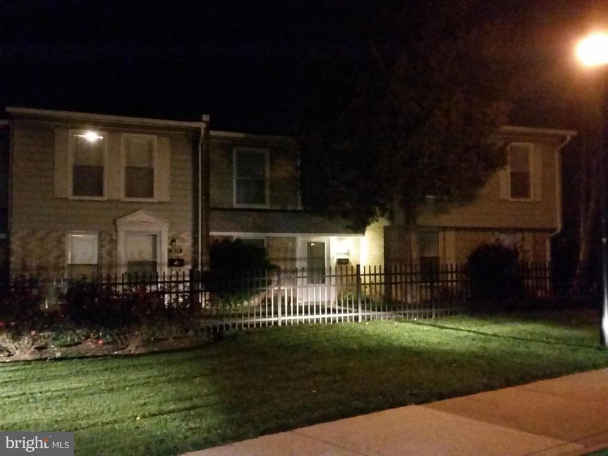 3 bedroom Town Home in the middle of Herndon. Close to shopping, restaurants, movie theaters and bus stop. Easy access to Dulles Toll Rd, Route 28 & the new Silver Line Metro. Fenced in backyard,, carpet, windows and storm door. Community pool, lawn Care & Ext Bldg Maint provided by HOA.  Price reduced, owner anxious to sell...bring your best offer.  VACANT call first for access