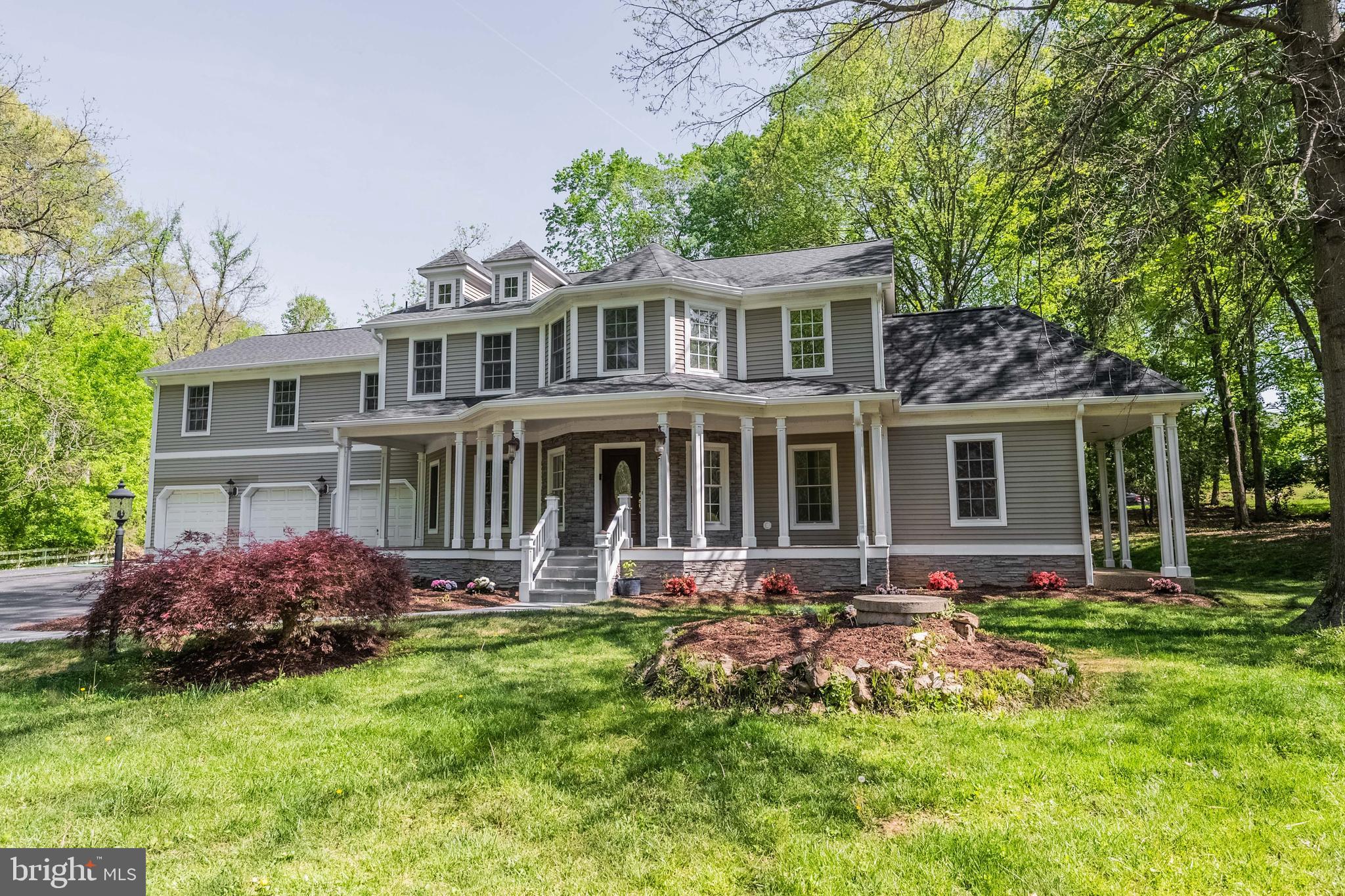 898 GOLDEN ARROW STREET