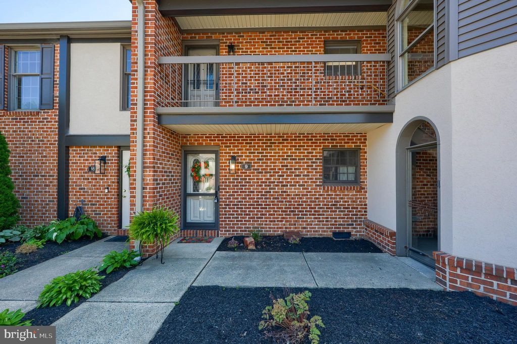 Photo of 9 Amberley Way, LITITZ, PA 17543 (MLS # PALA2074306)