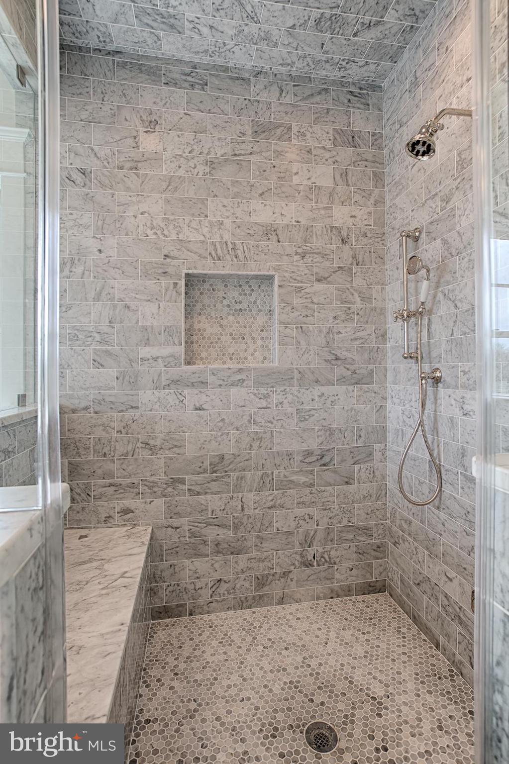 COUNTRY CLUB MANOR - Residential