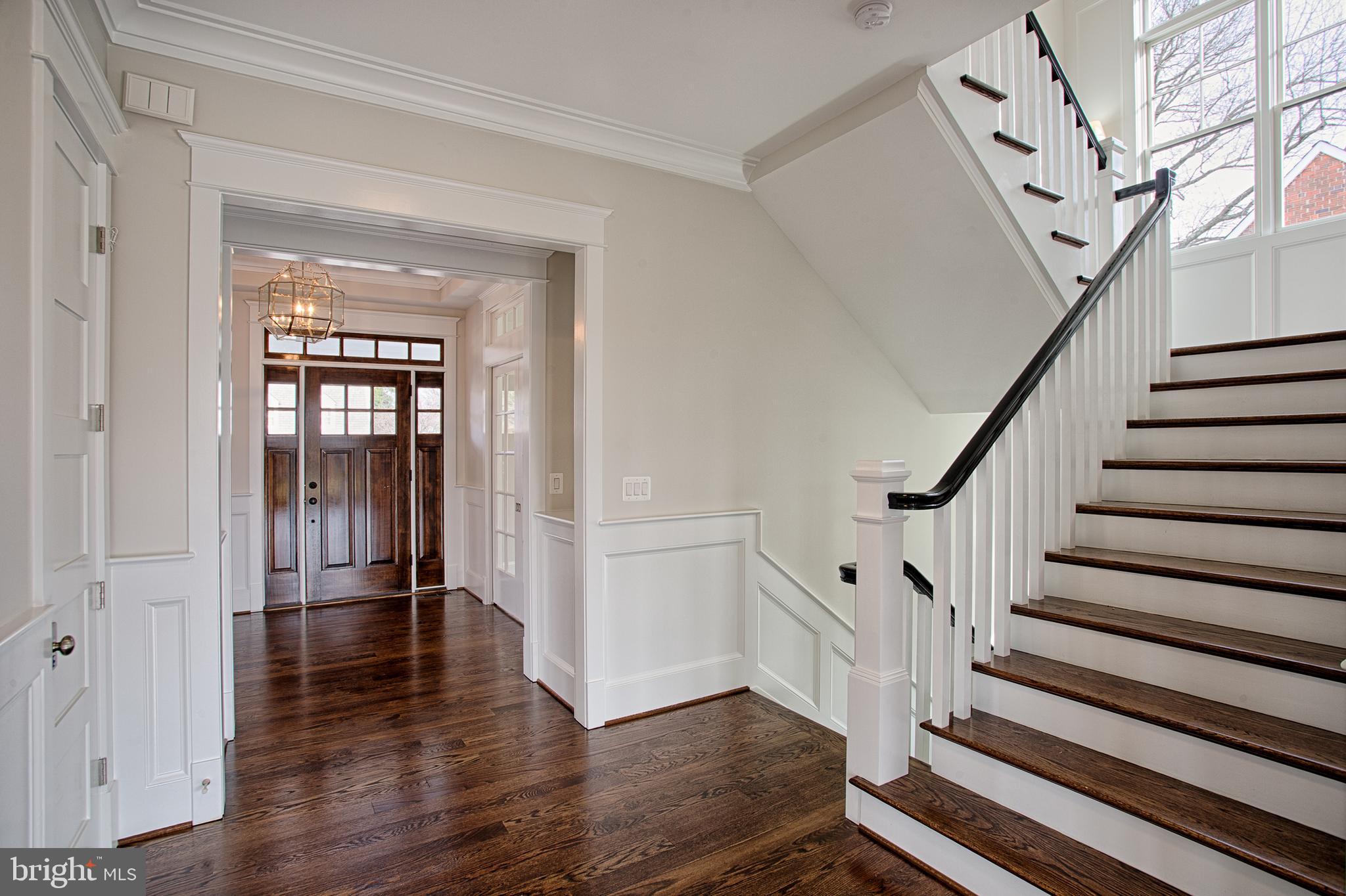 COUNTRY CLUB MANOR - Residential